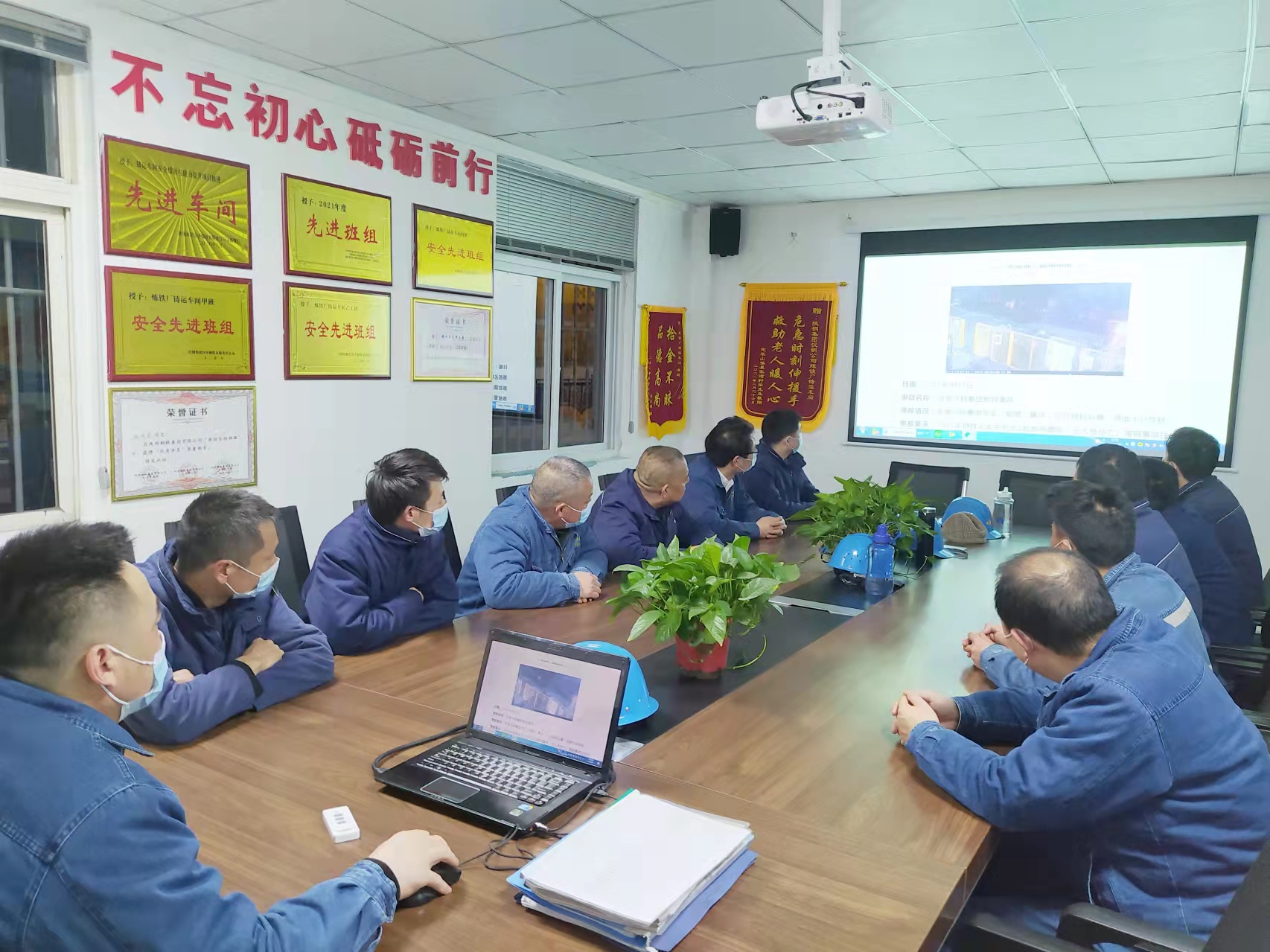 暖春之时,他们同绘最美“春耕图” 暖春之时,他们同绘最美“春耕图”