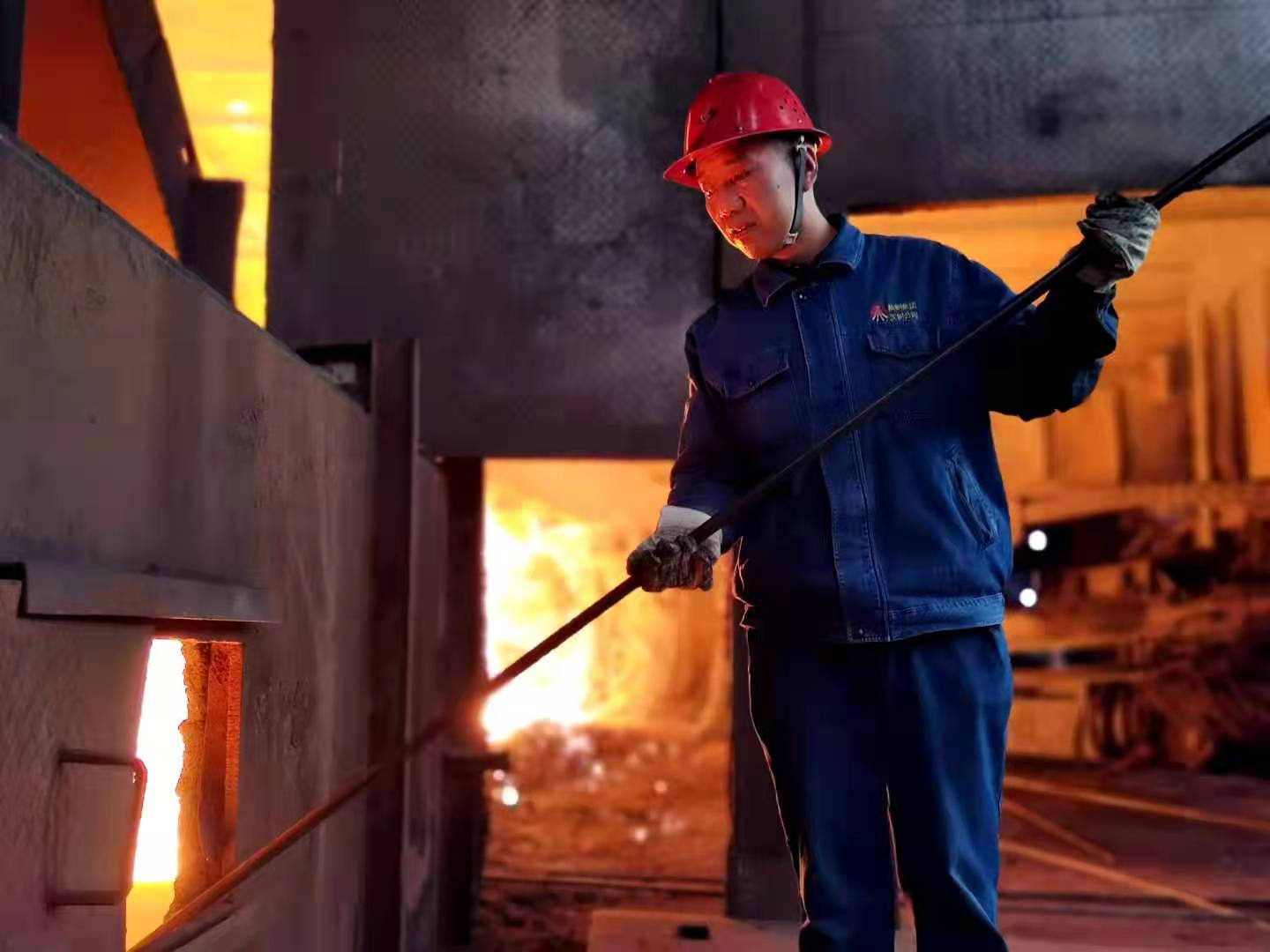 暖春之时,他们同绘最美“春耕图” 暖春之时,他们同绘最美“春耕图”