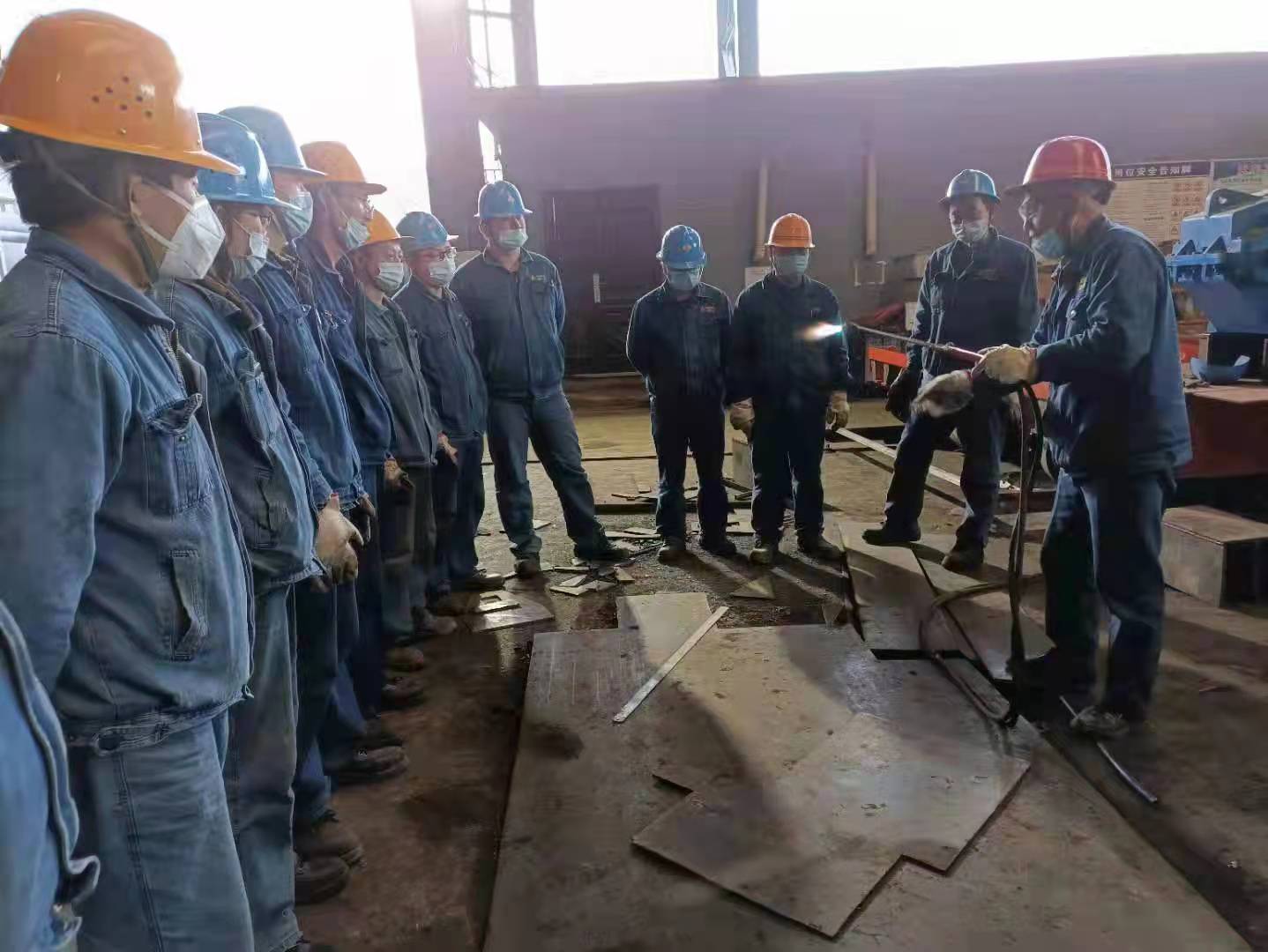 “细针密缝”绣出设备管理“精细图”