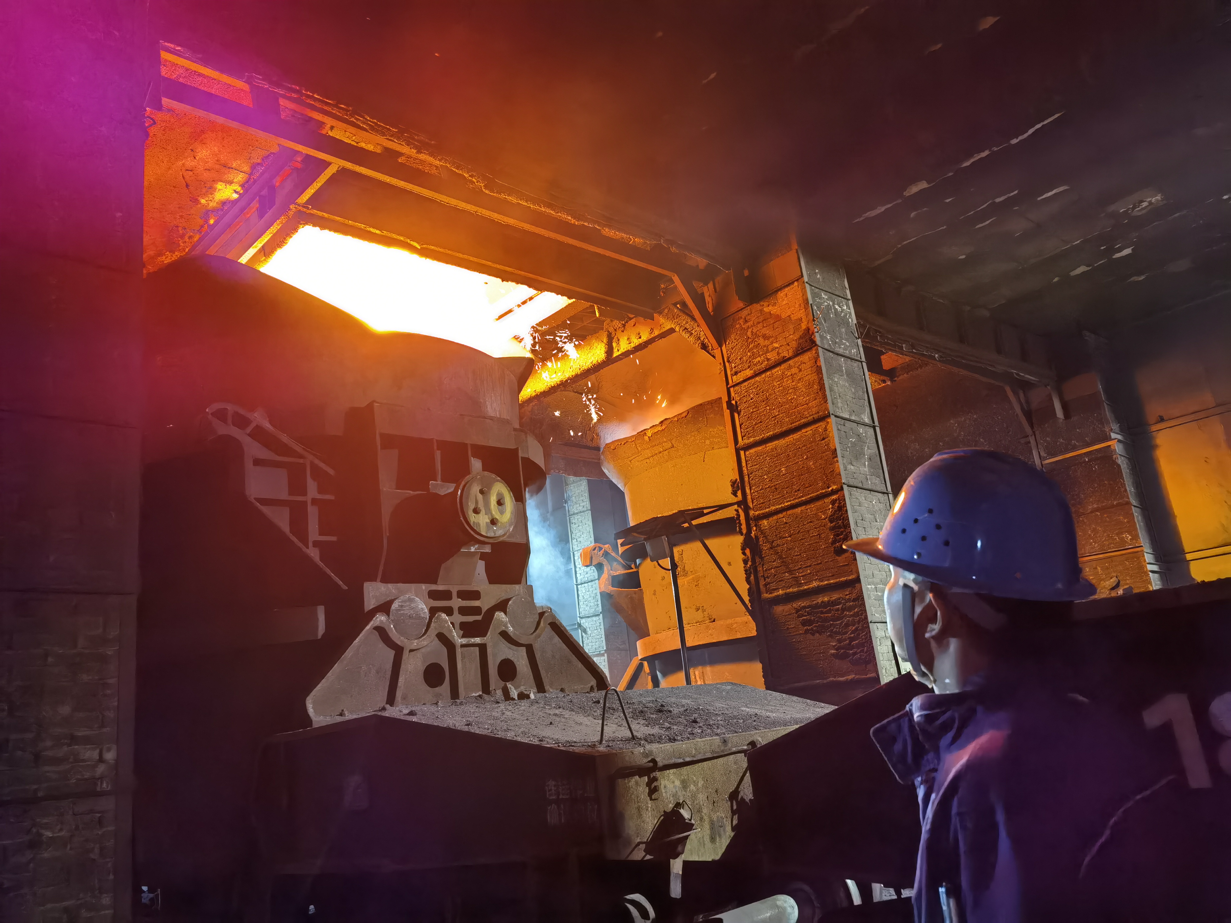 阳春三月,最美青春与钢城共绽放 阳春三月,最美青春与钢城共绽放