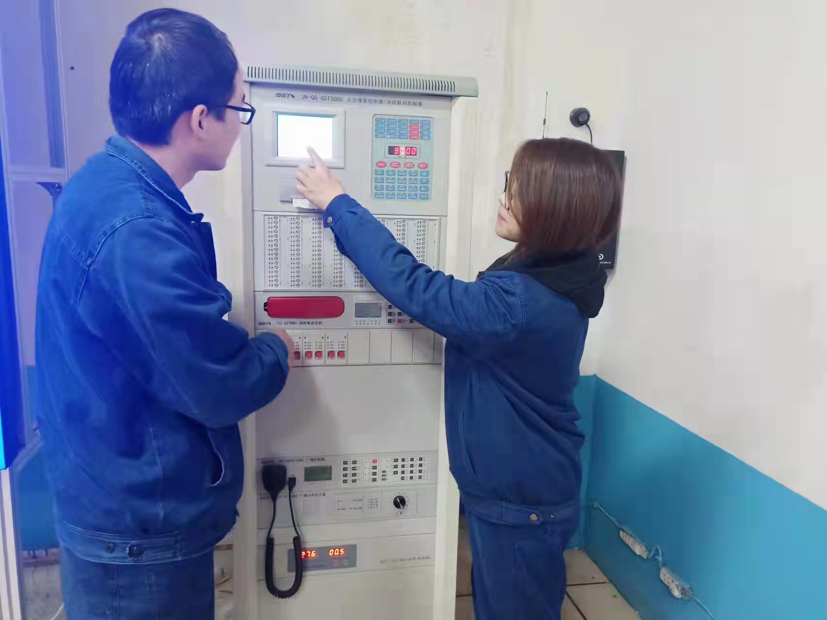 踏浪前行的“追风女子” 踏浪前行的“追风女子”