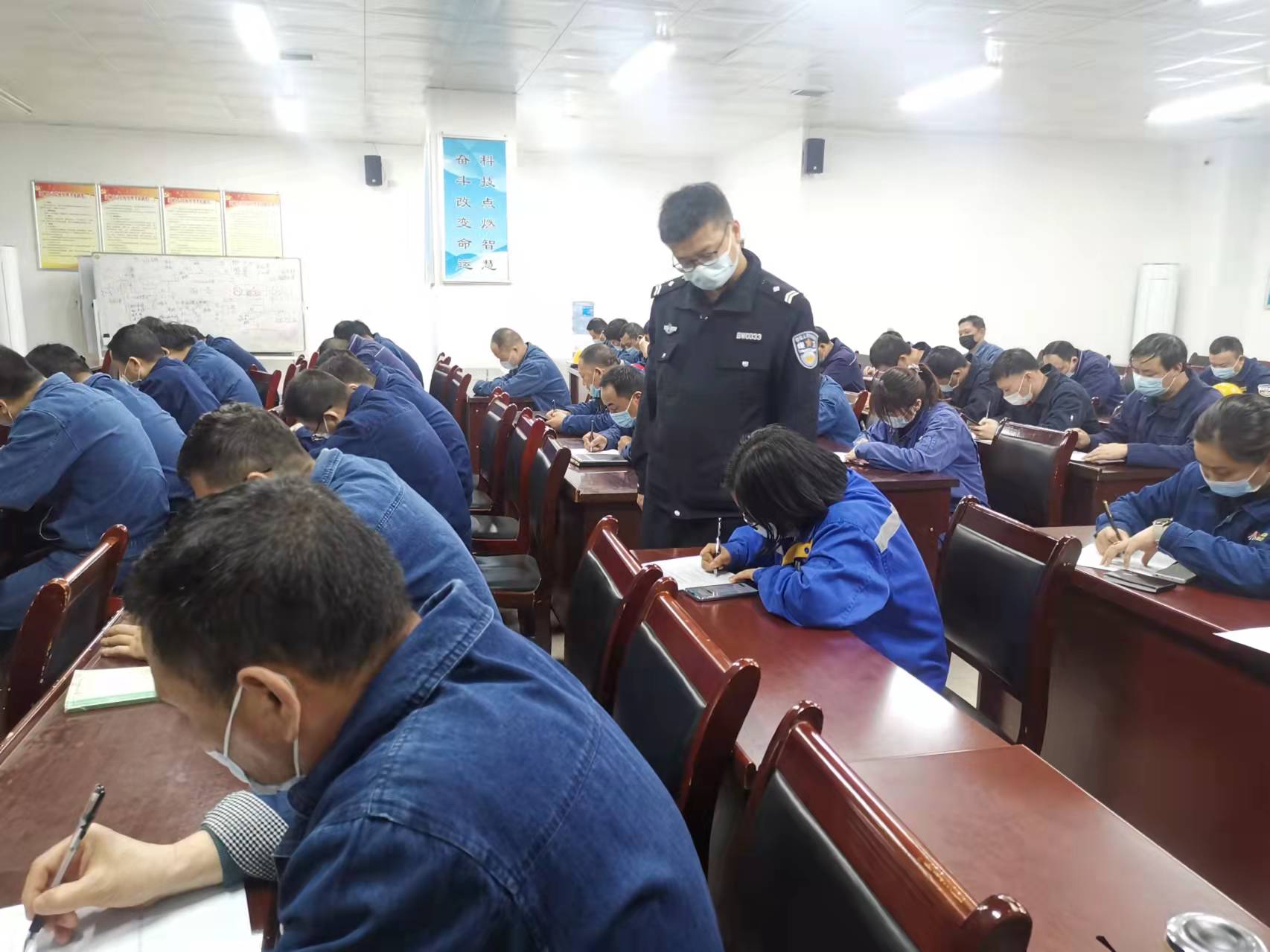 安全培训“不打烊”  汉钢公司危险化学品专项培训开讲啦！