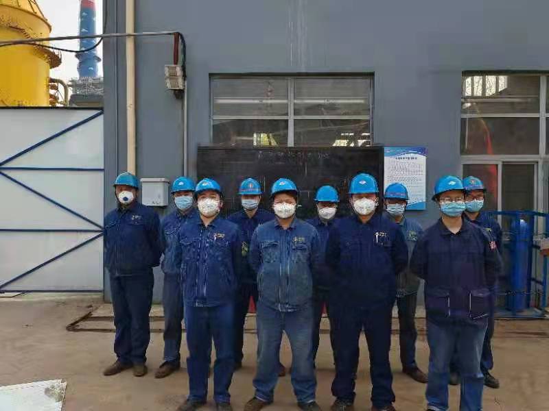 手不离锄、脚不离地的“维修人” 手不离锄、脚不离地的“维修人”