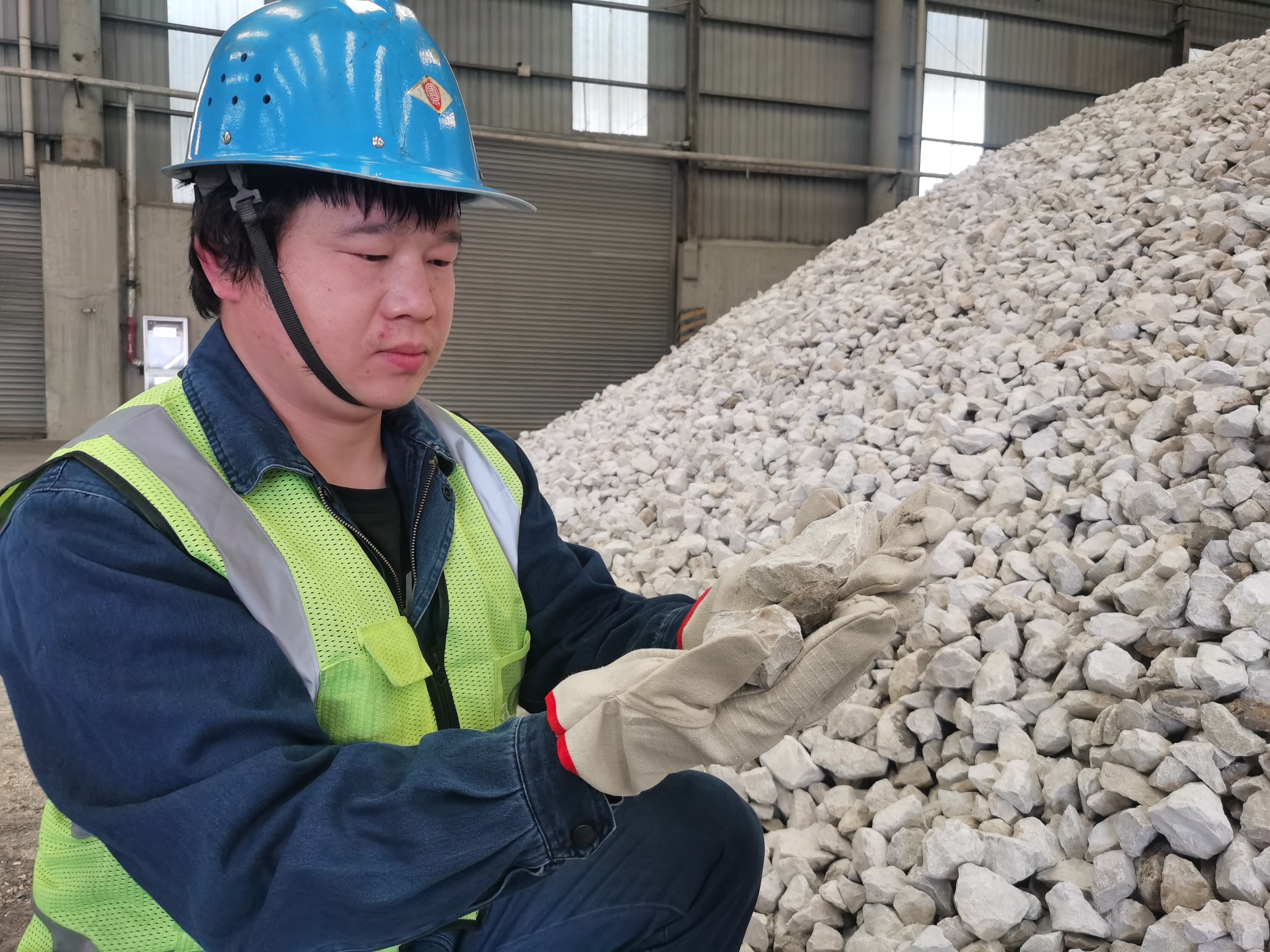 守好质量关口，我们要向他一样锱铢必较