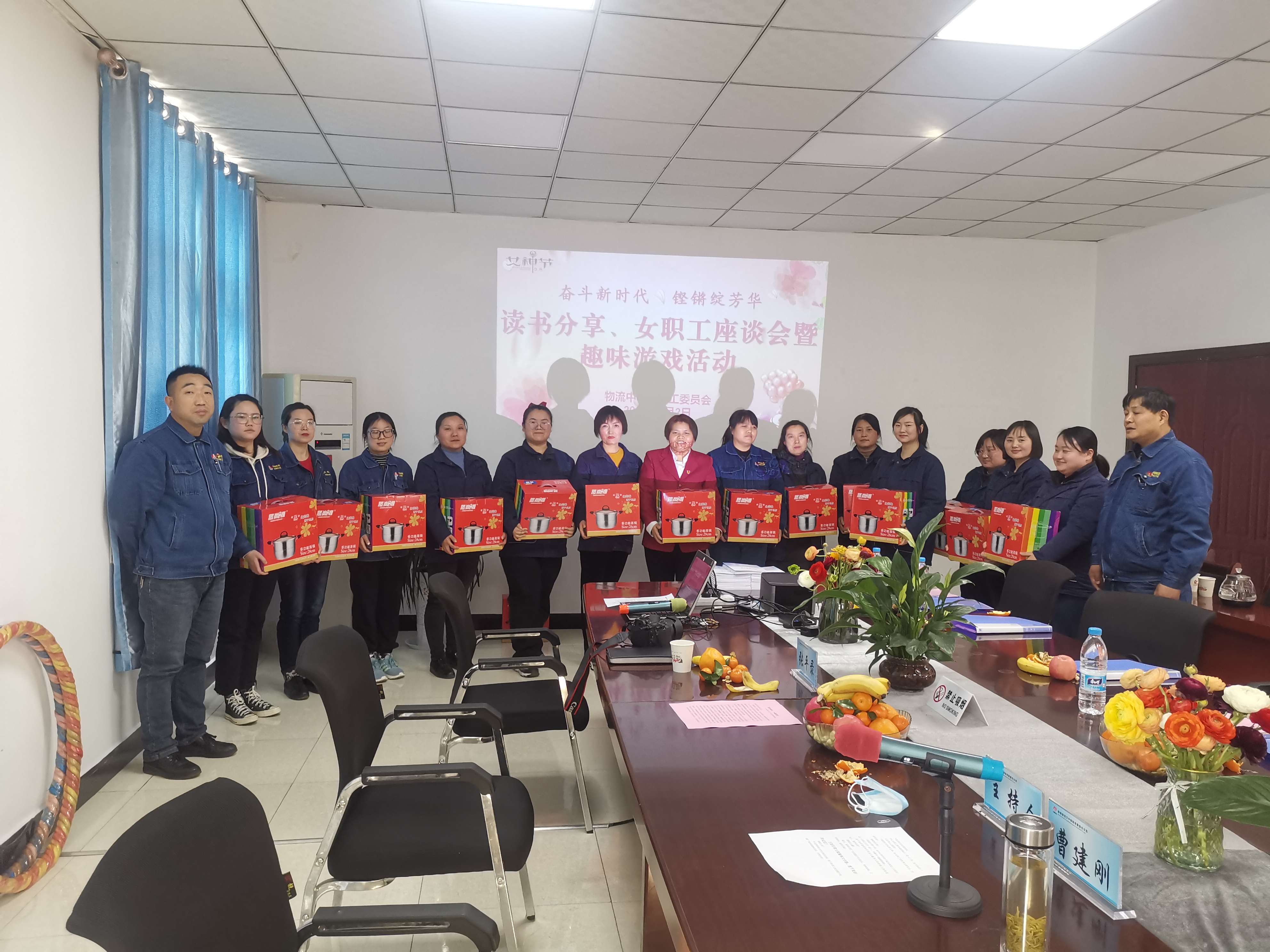 三月“钢花”别样红 三月“钢花”别样红