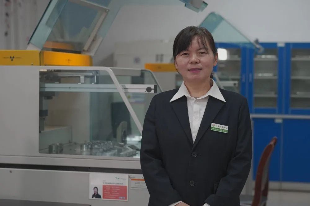 三月“钢花”别样红 三月“钢花”别样红