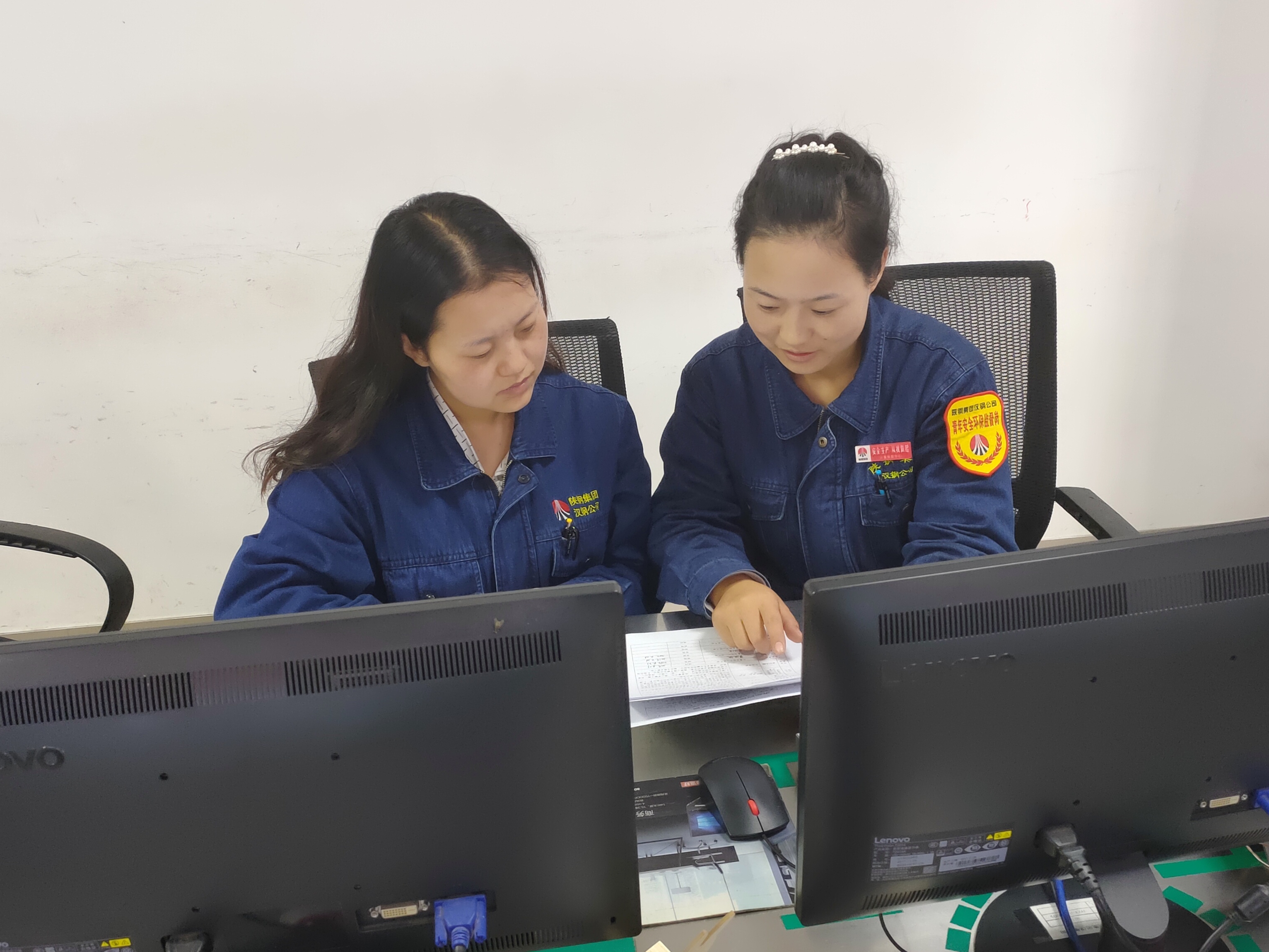 检斤岗位上的“花儿朵朵” 检斤岗位上的“花儿朵朵”