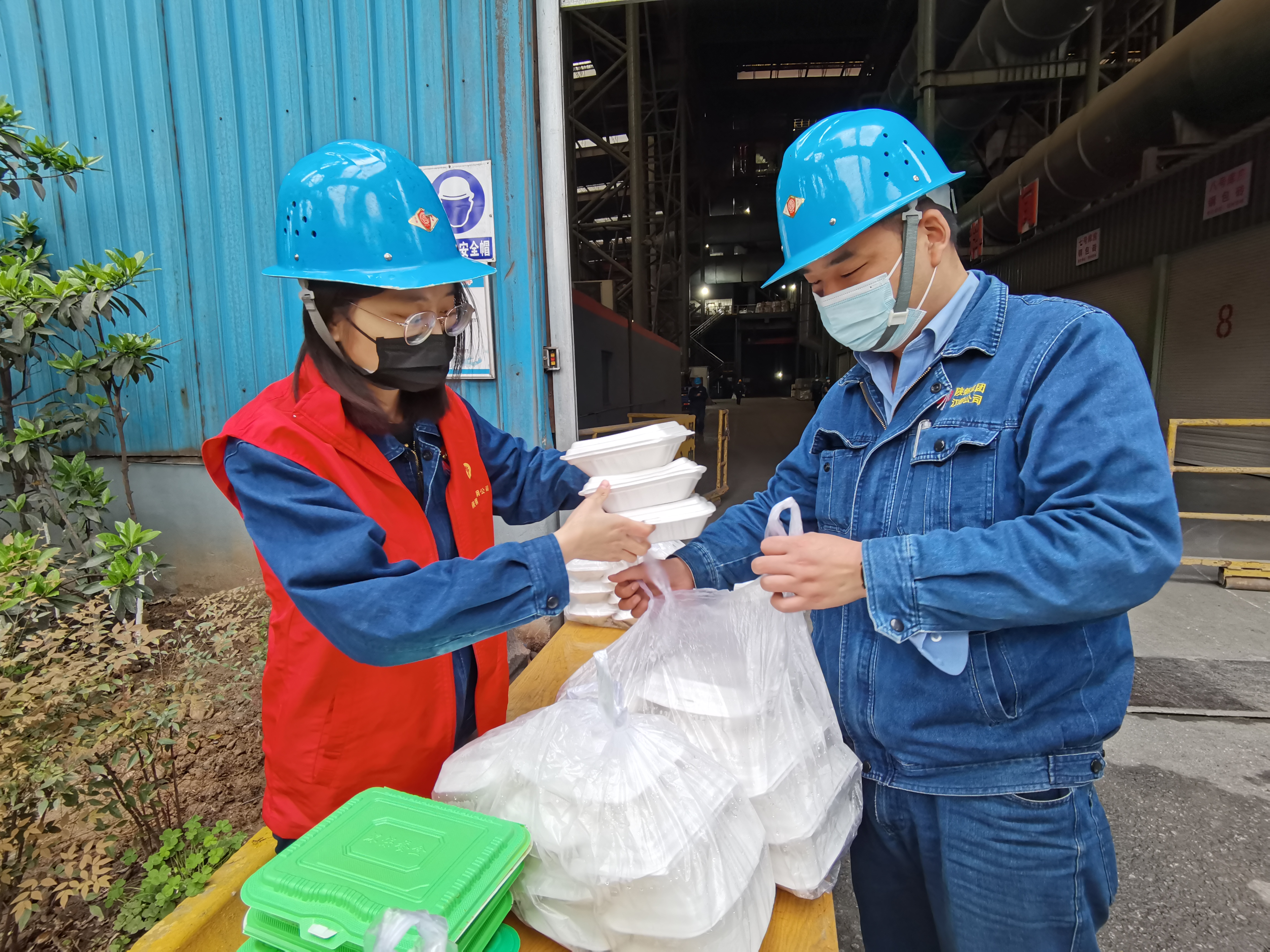 快看,检修现场的“三角梅” 快看,检修现场的“三角梅”