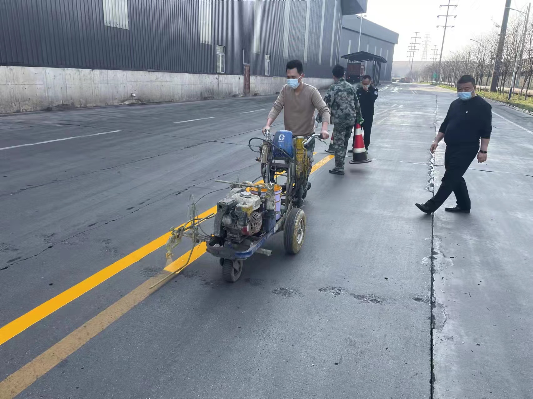 保卫部为“四不伤害月”上好交通安全锁