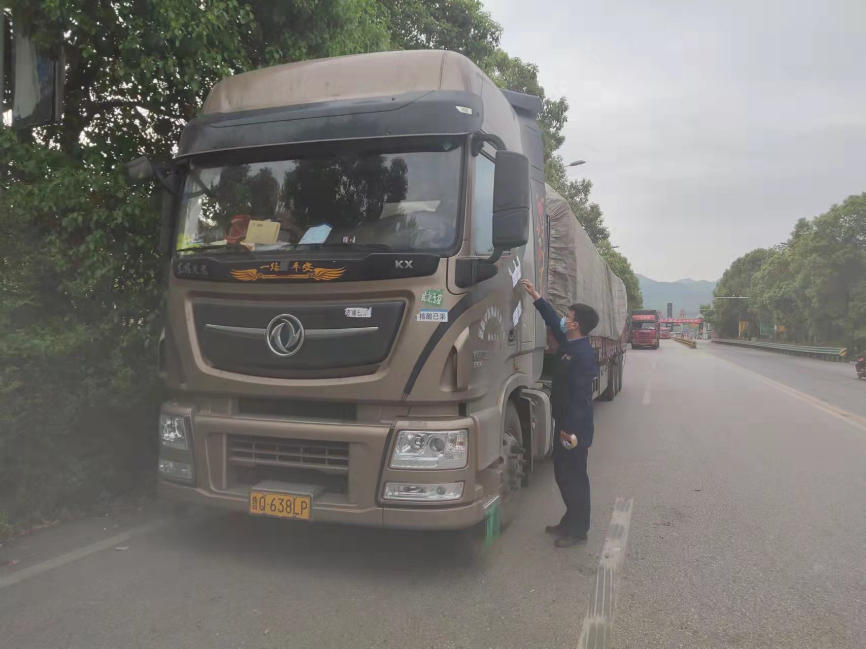 攻坚克难，看他如何保供与防疫