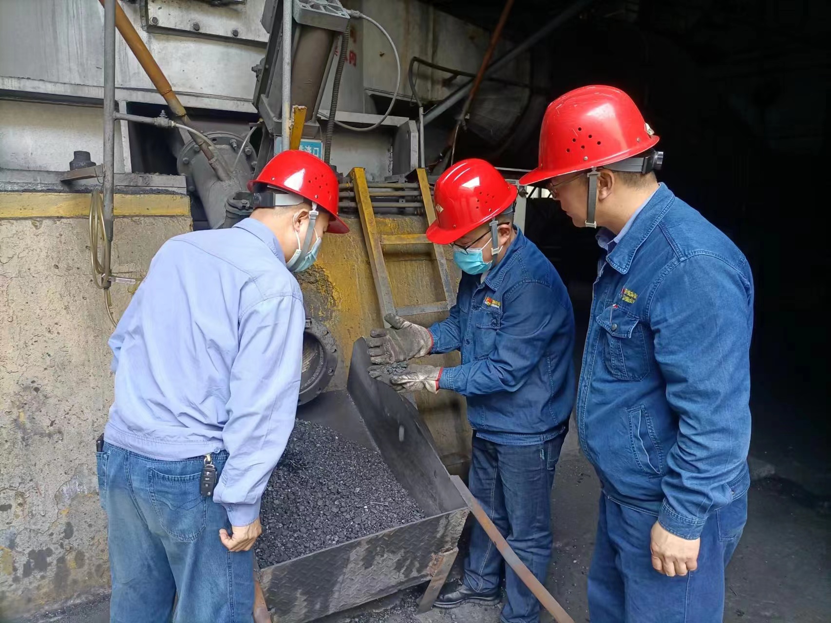 打好“组合拳”精准“降成本”