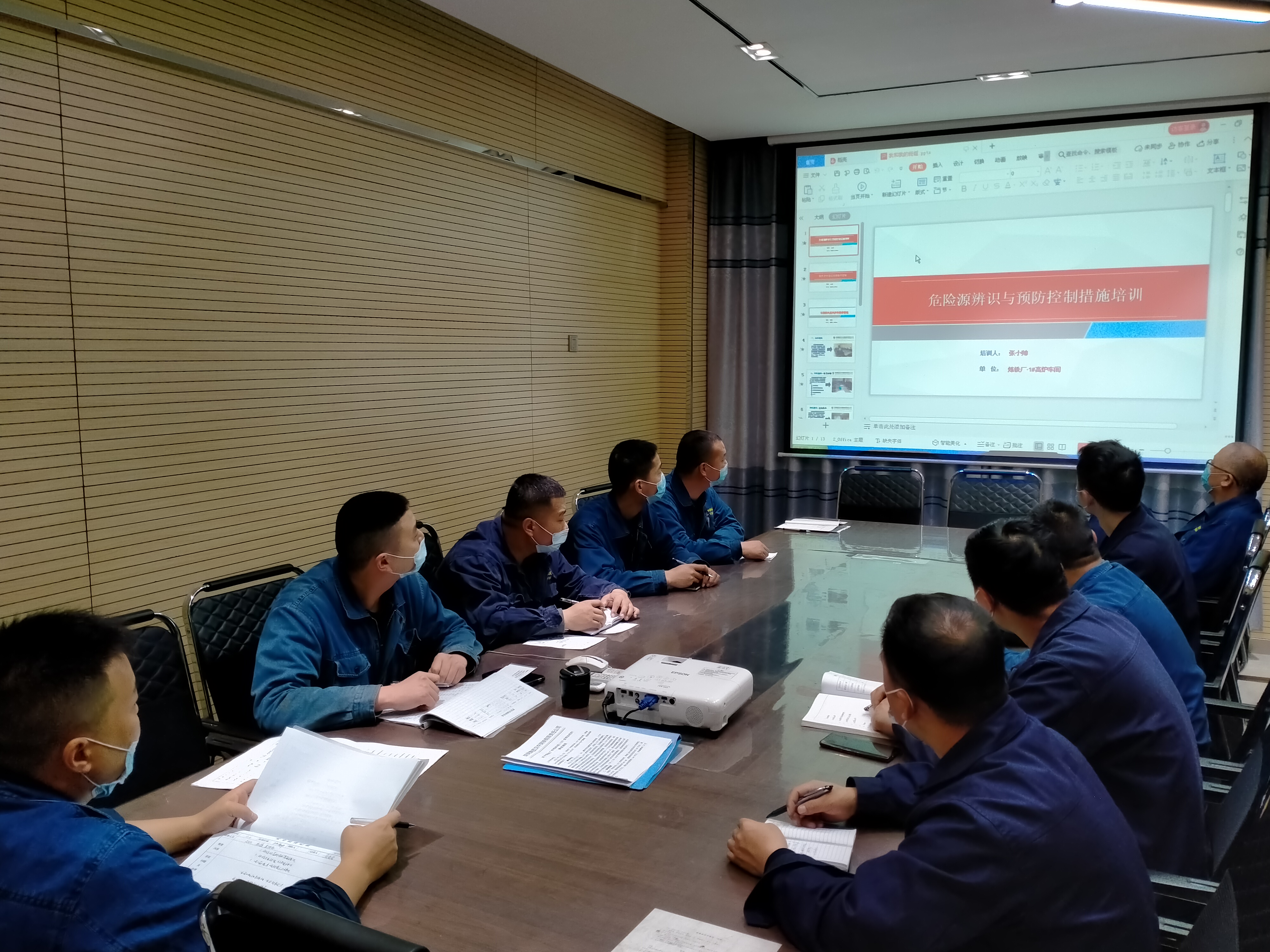 铆足干劲向前冲，凝心聚力向未来