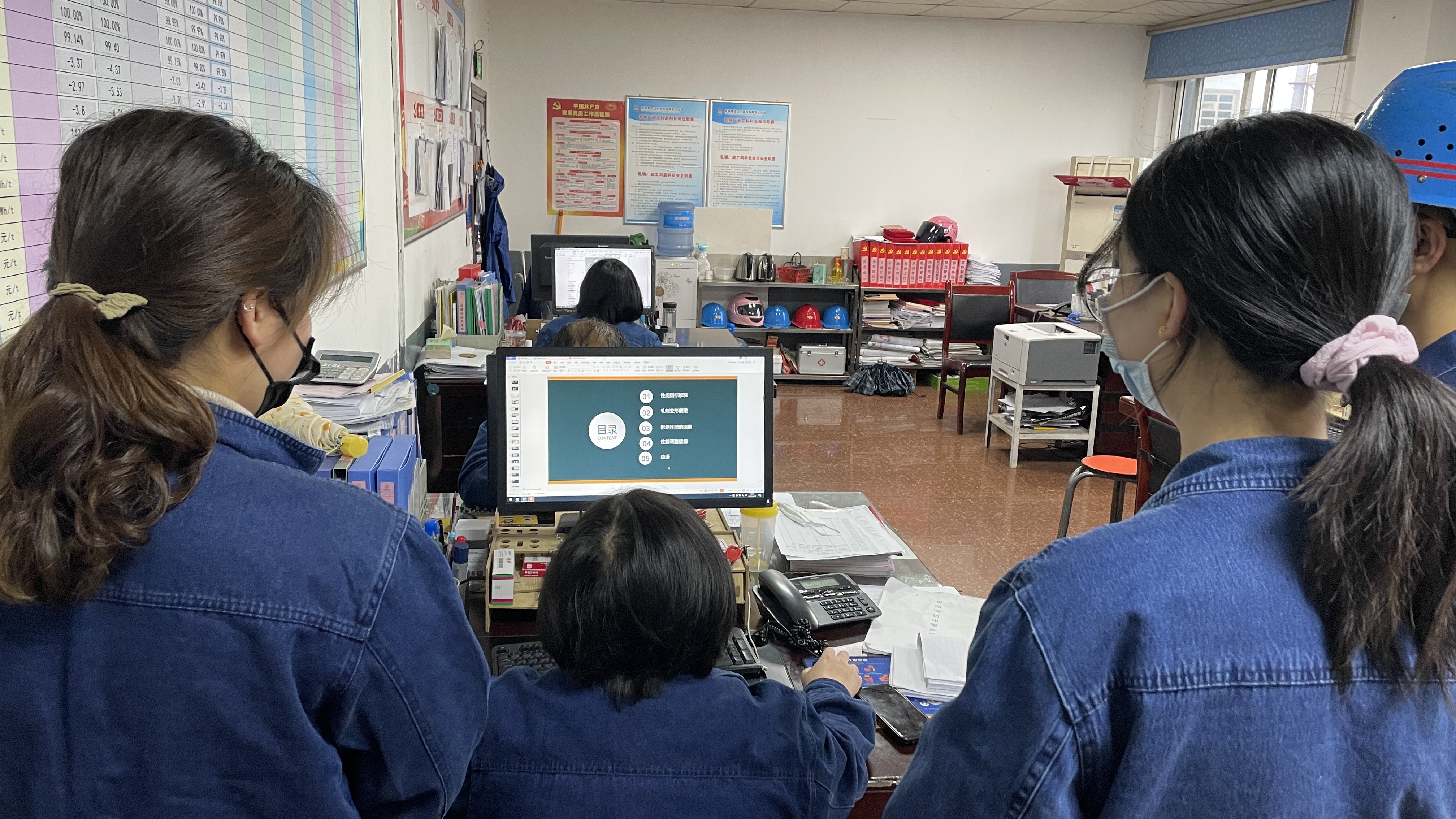 线上＋线下“课堂”“走新”更“走心”