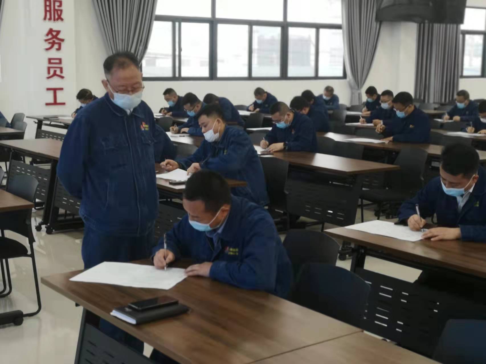 公司开展2022年二季度中层干部安全应知应会测评考试