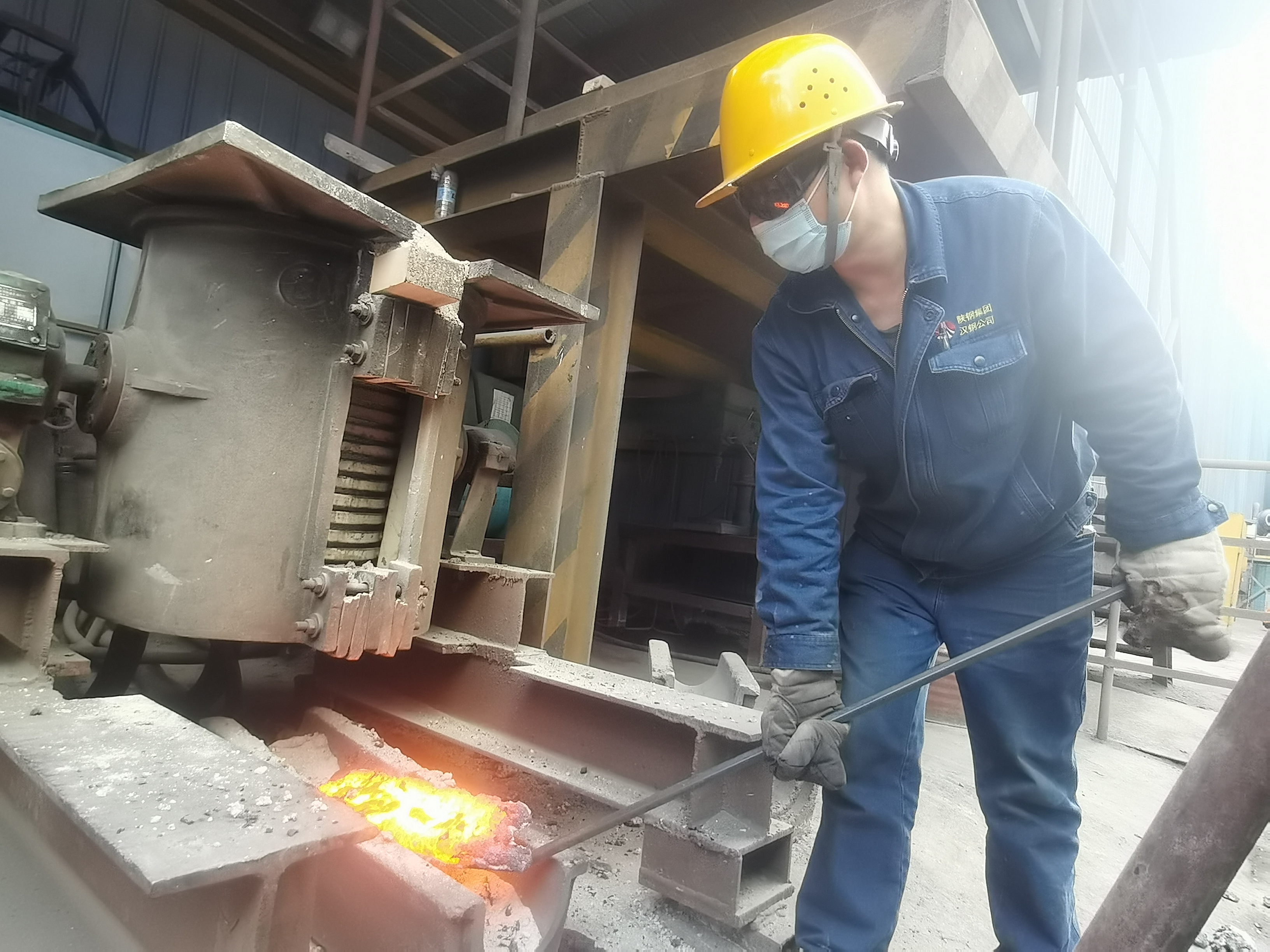 千淘万漉虽辛苦，“装台”炼钢献青春