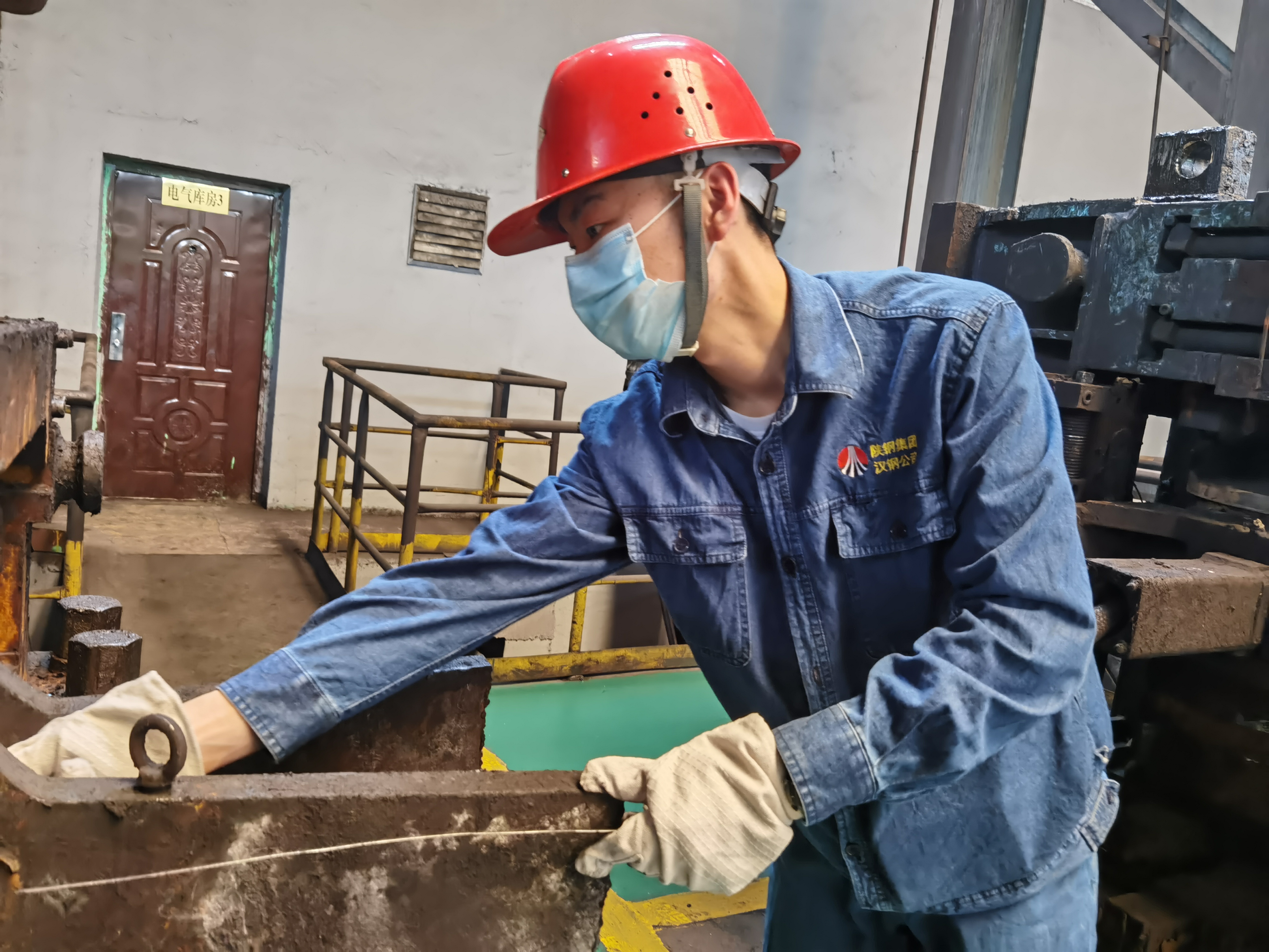 扎根轧线,砥砺前行 谱写青春最美华章——记陕钢集团2019-2020年度“劳动模范”张宁 扎根轧线,砥砺前行 谱写青春最美华章——记陕钢集团2019-2020年度“劳动模范”张宁