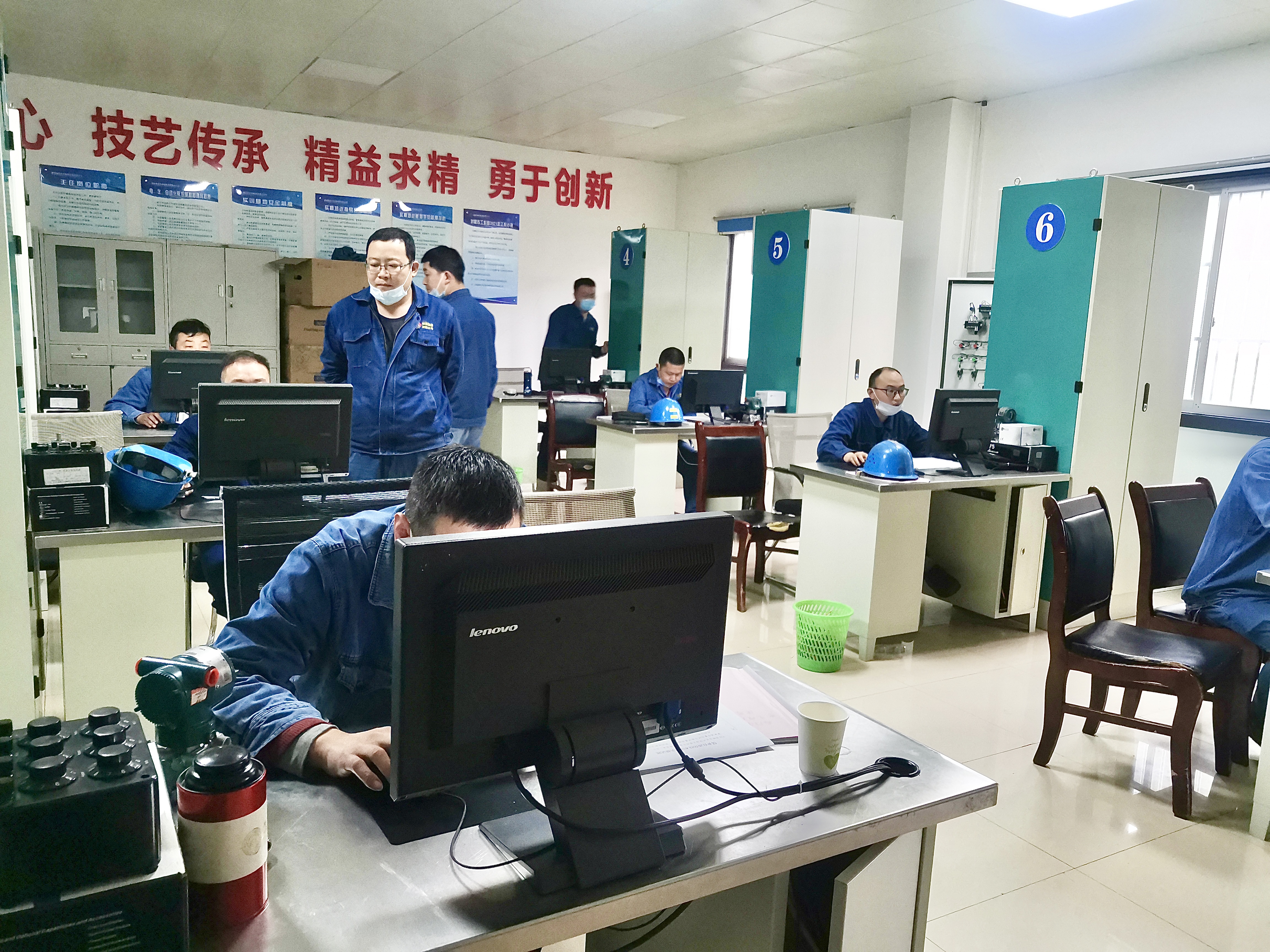 蹄疾步稳探新路 改革春风孕生机