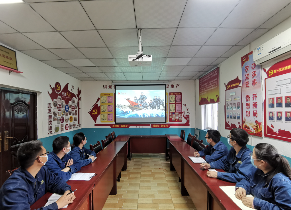 青春正百年，青春正有我