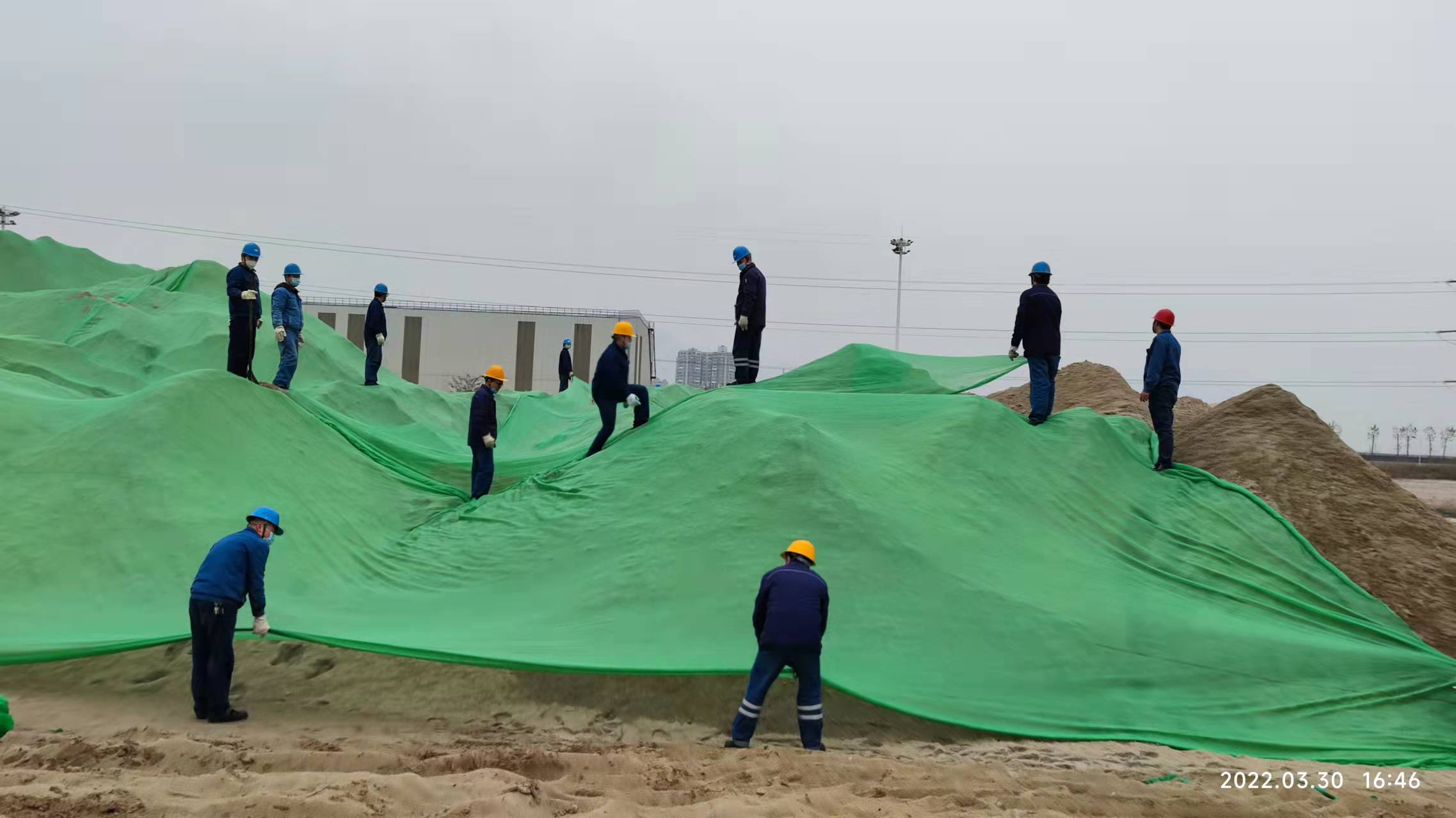 盖好篷布 守好质量外观第一关