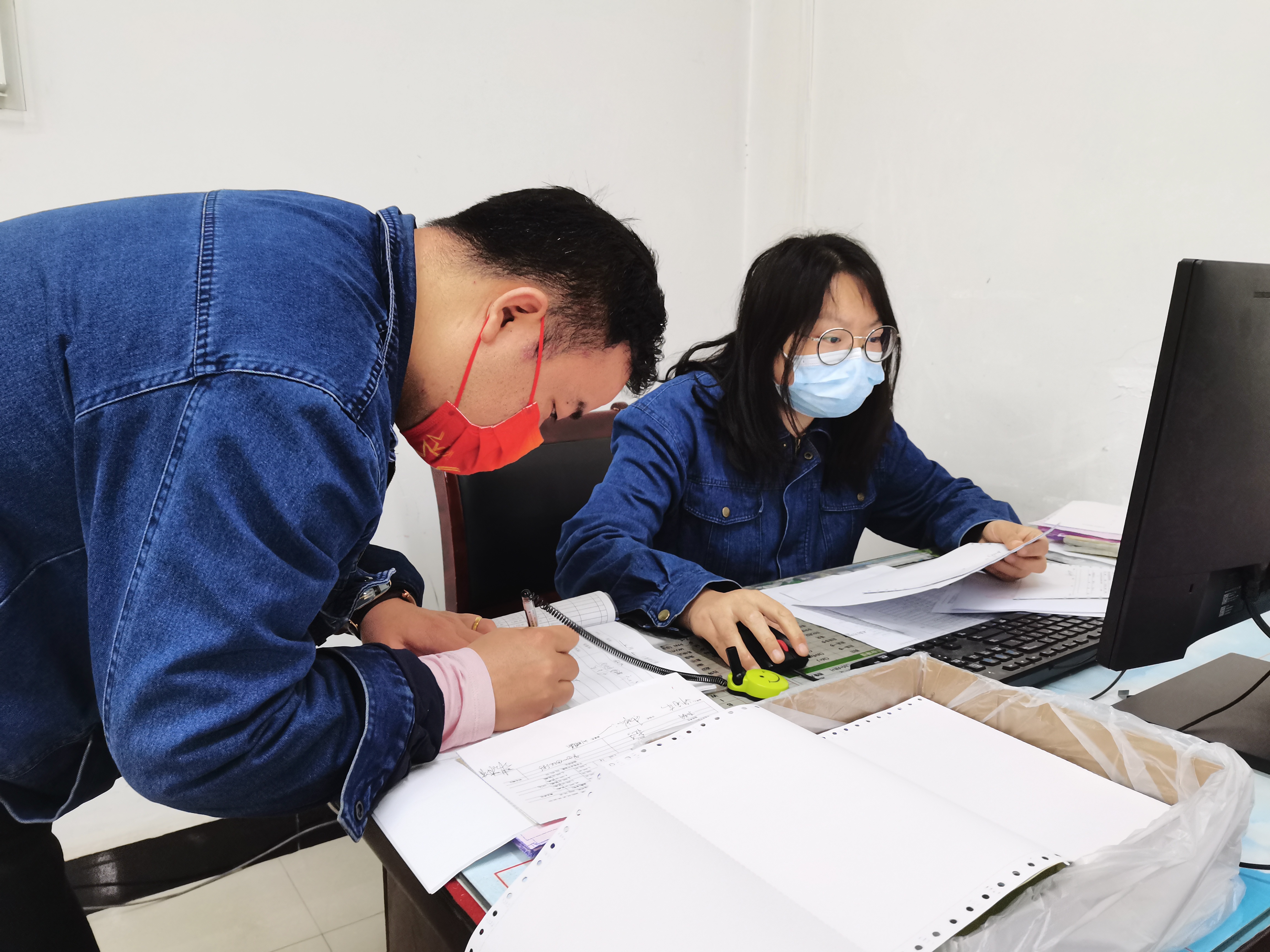 用坚守筑就节日“最美风景线” 用坚守筑就节日“最美风景线”