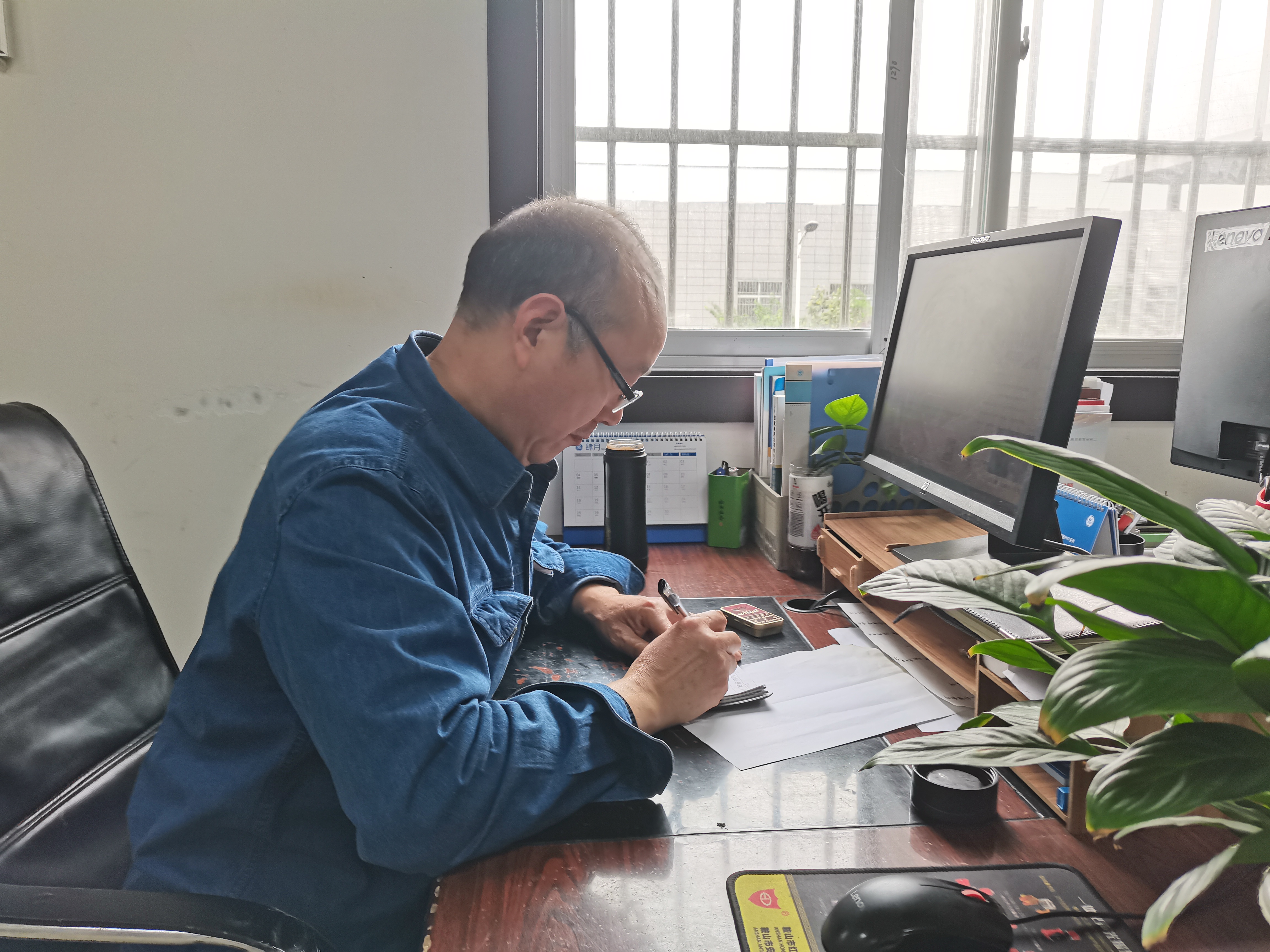 用坚守筑就节日“最美风景线” 用坚守筑就节日“最美风景线”