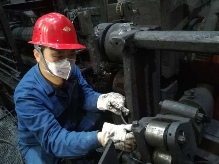 肩扛担当 脚踏实地 他们让党员身份散发光彩 肩扛担当 脚踏实地 他们让党员身份散发光彩