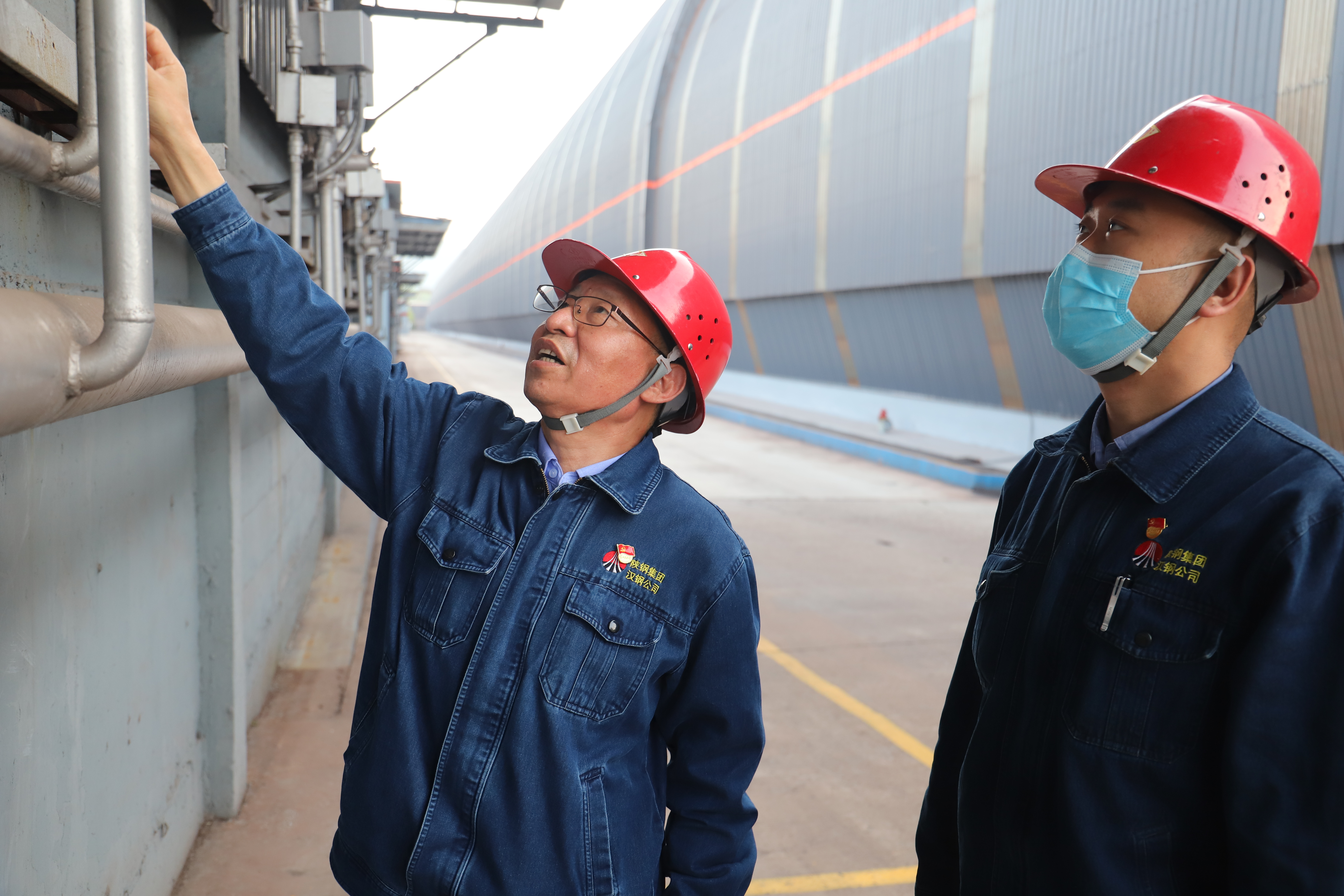 在技术创新的“考场”上实现自我价值——记获奖项目主创人汉钢公司党委委员、 烧结厂党委书记、厂长 韦胜利 在技术创新的“考场”上实现自我价值——记获奖项目主创人汉钢公司党委委员、 烧结厂党委书记、厂长 韦胜利