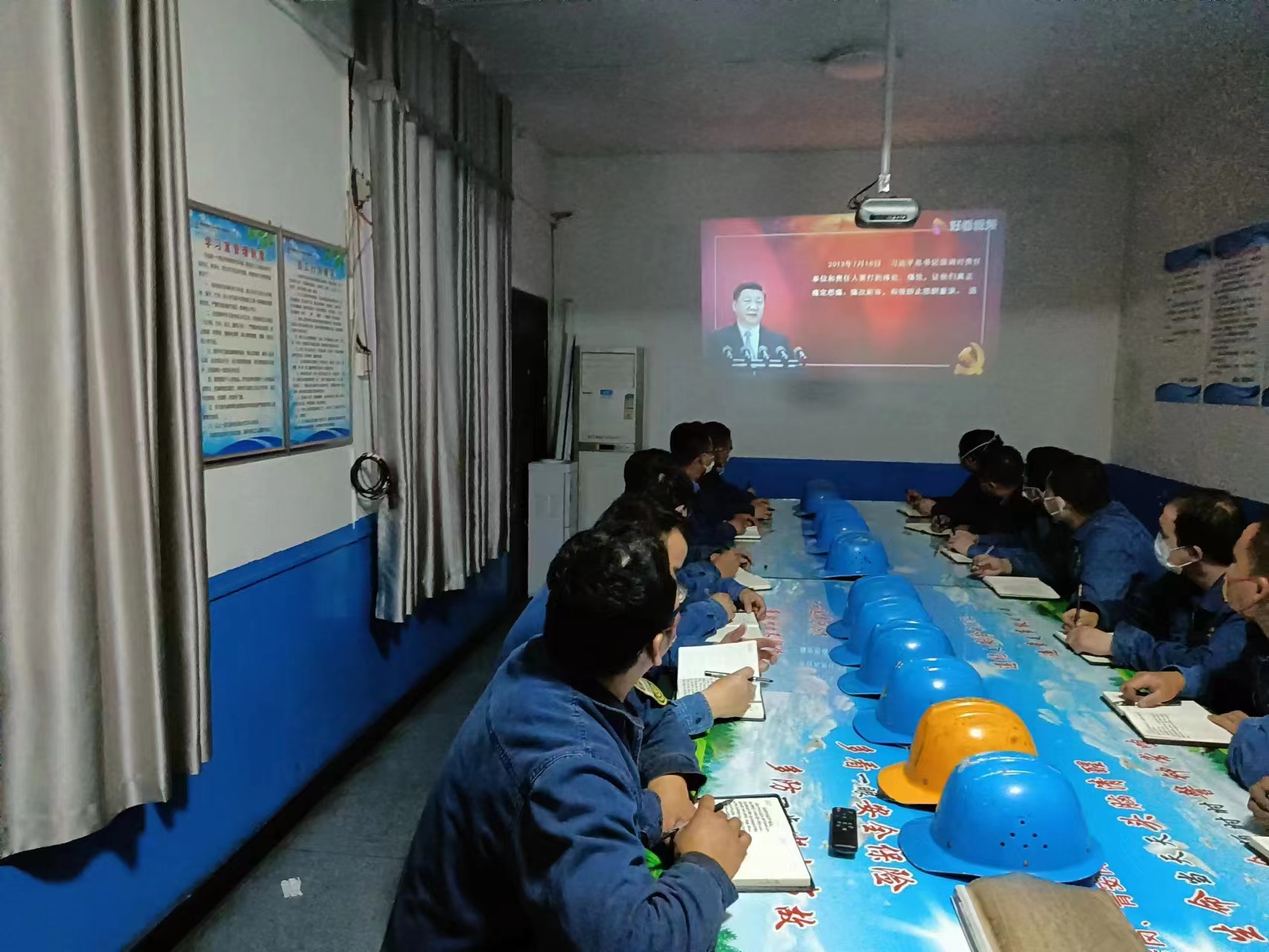 一手抓安全一手抓生产