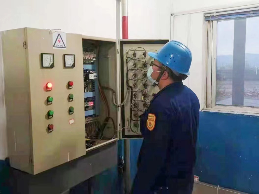 立足岗位勇担责 真抓实干护安全——记计量检验中心原料监督站青年安全岗员周鹏 立足岗位勇担责 真抓实干护安全——记计量检验中心原料监督站青年安全岗员周鹏