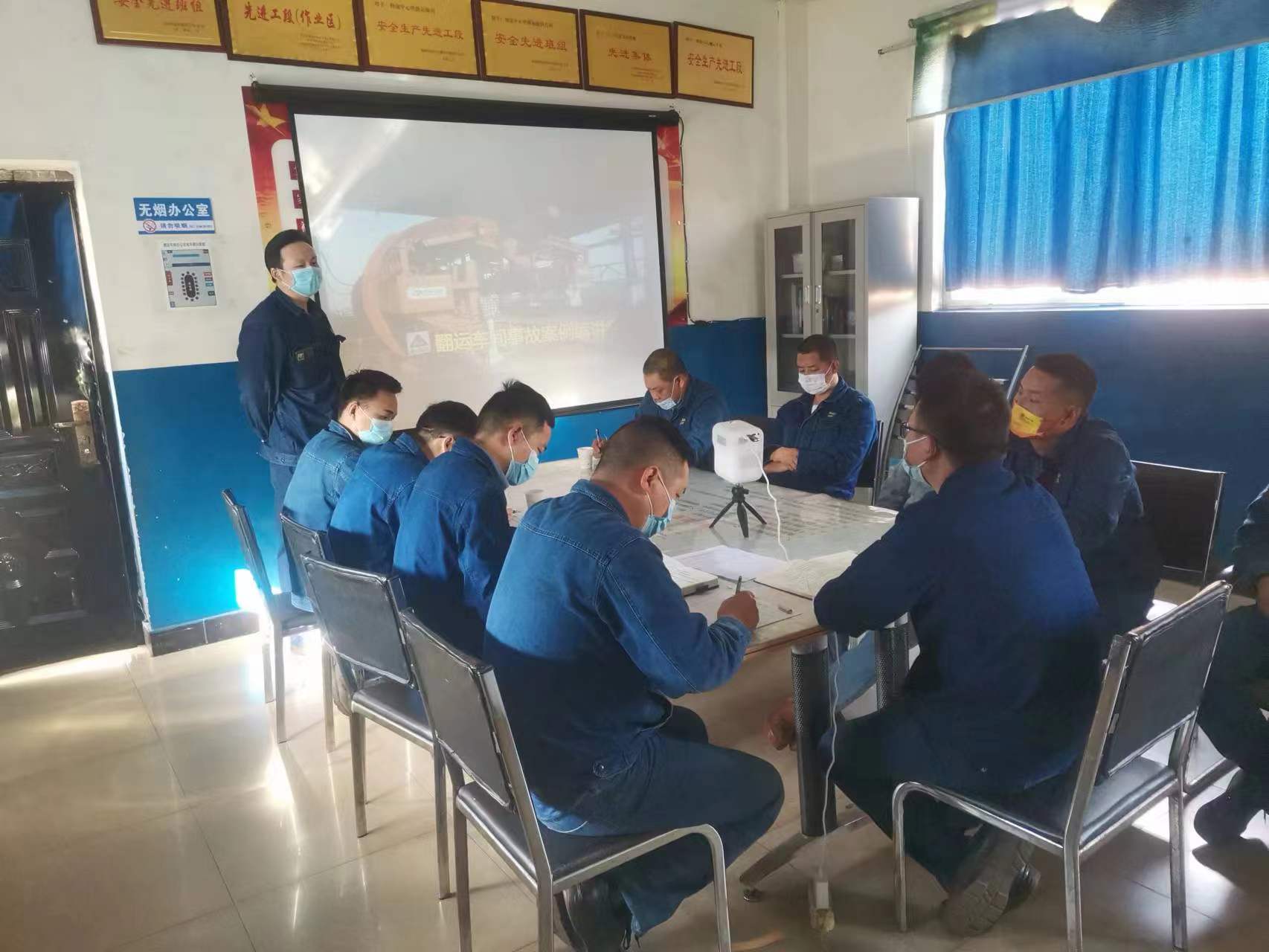 职工上讲台,现身讲安全,全员保安全! 职工上讲台,现身讲安全,全员保安全!