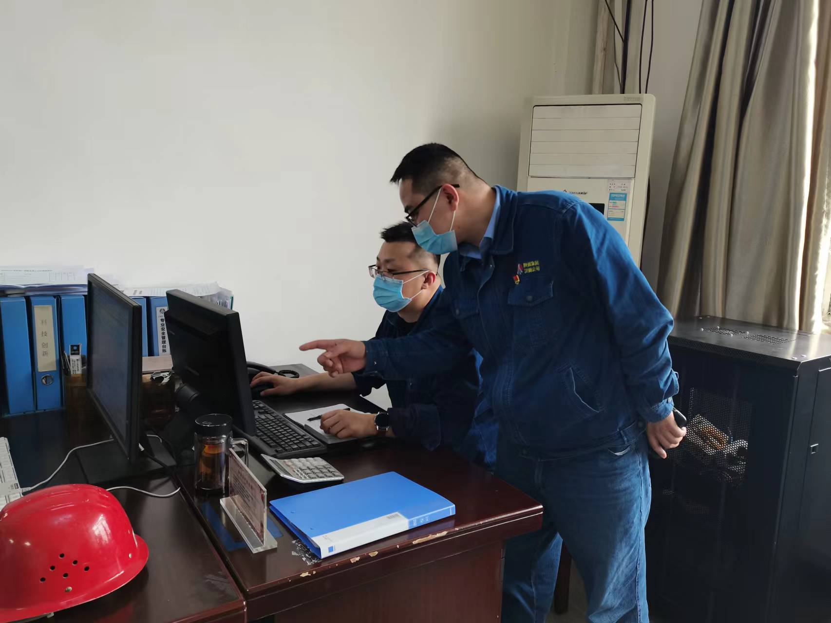 挺起高炉的脊梁——汉钢公司炼铁厂劳模群像素描