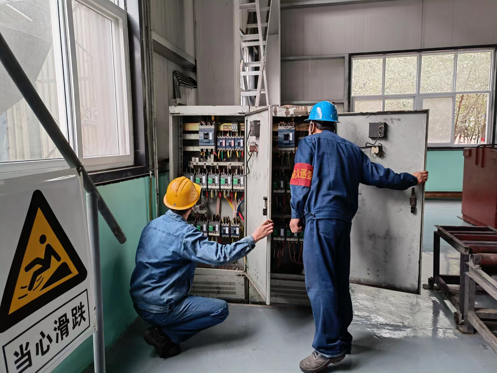 轧钢厂“三举措” 打好防暑降温前“战” 轧钢厂“三举措” 打好防暑降温前“战”