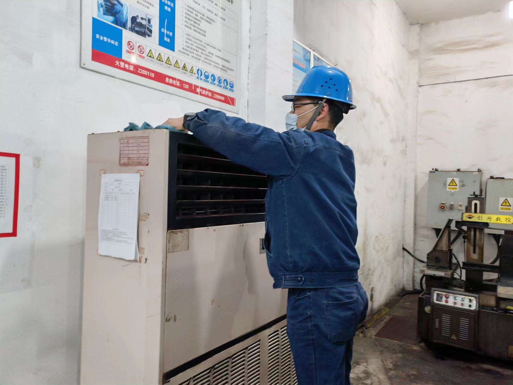 轧钢厂“三举措” 打好防暑降温前“战” 轧钢厂“三举措” 打好防暑降温前“战”