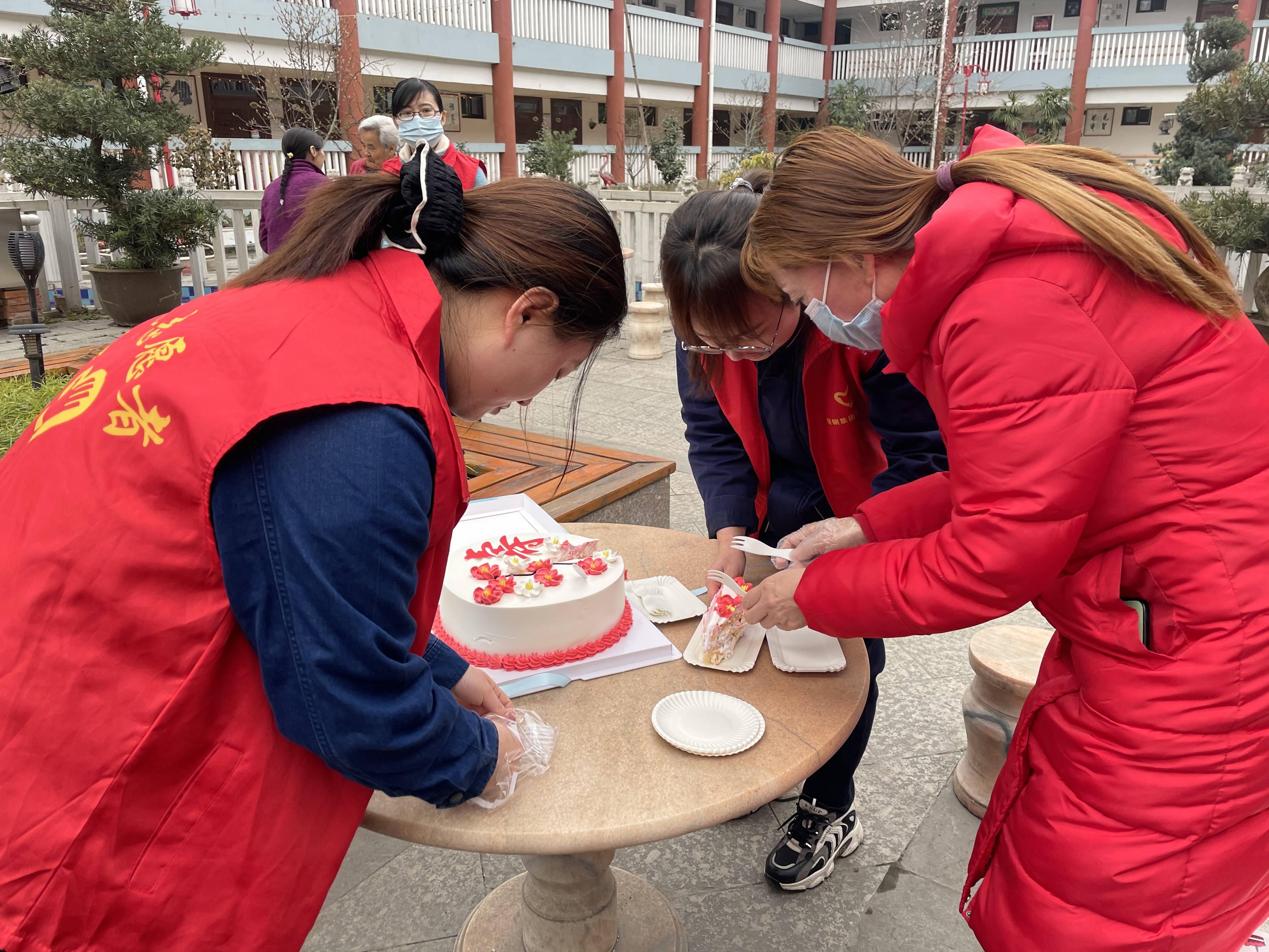 党建带团建  焕发“青春范儿”