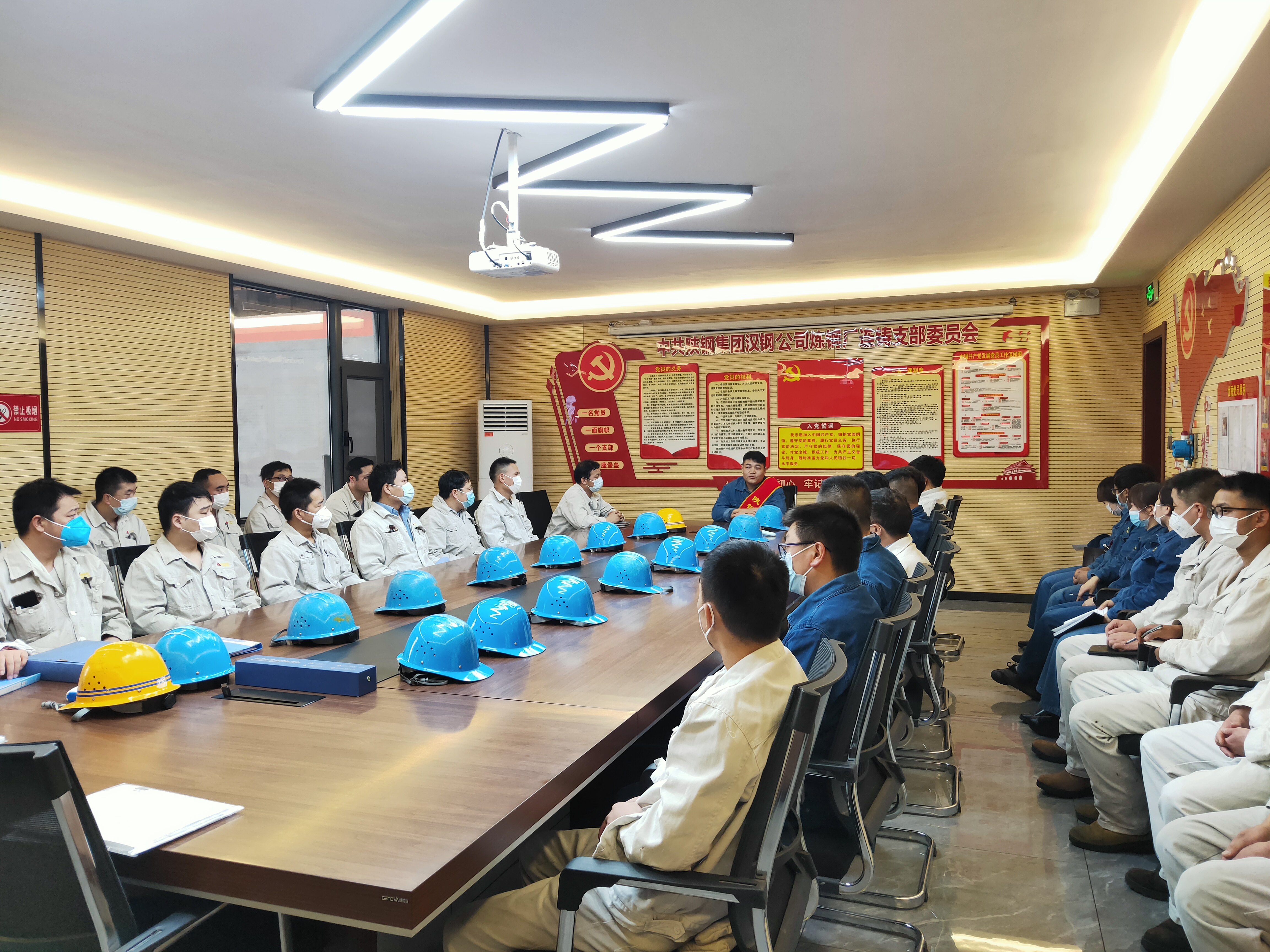 劳模宣讲接地气 ，点点星火照初心