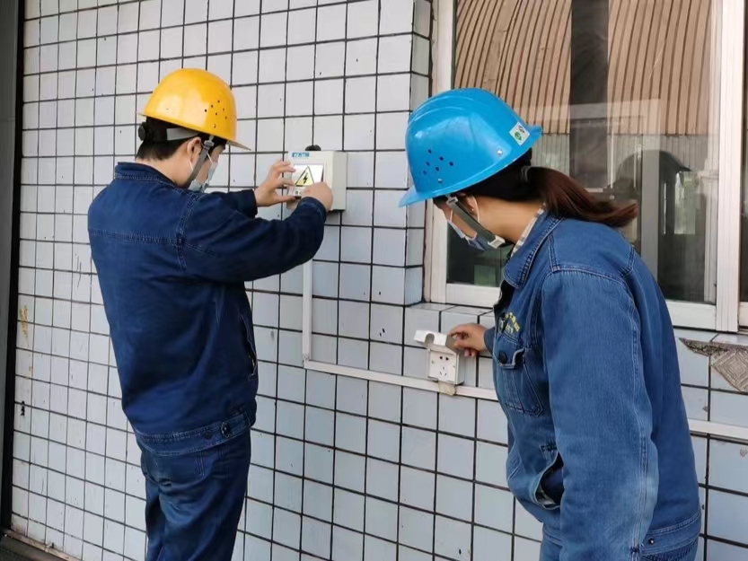 “点、线、面”结合，扎实推进防暑降温工作