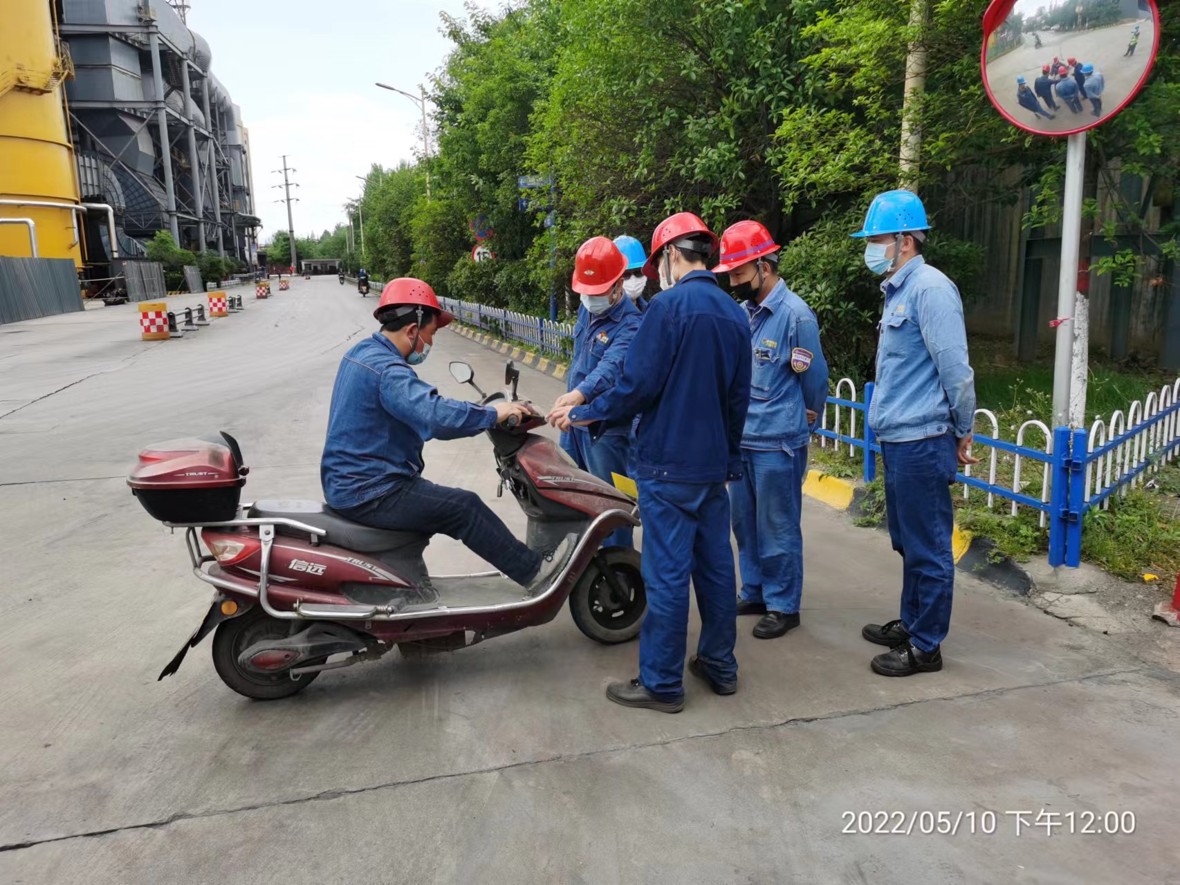 摩托车驾驶者,请你骑车悠着点 摩托车驾驶者,请你骑车悠着点