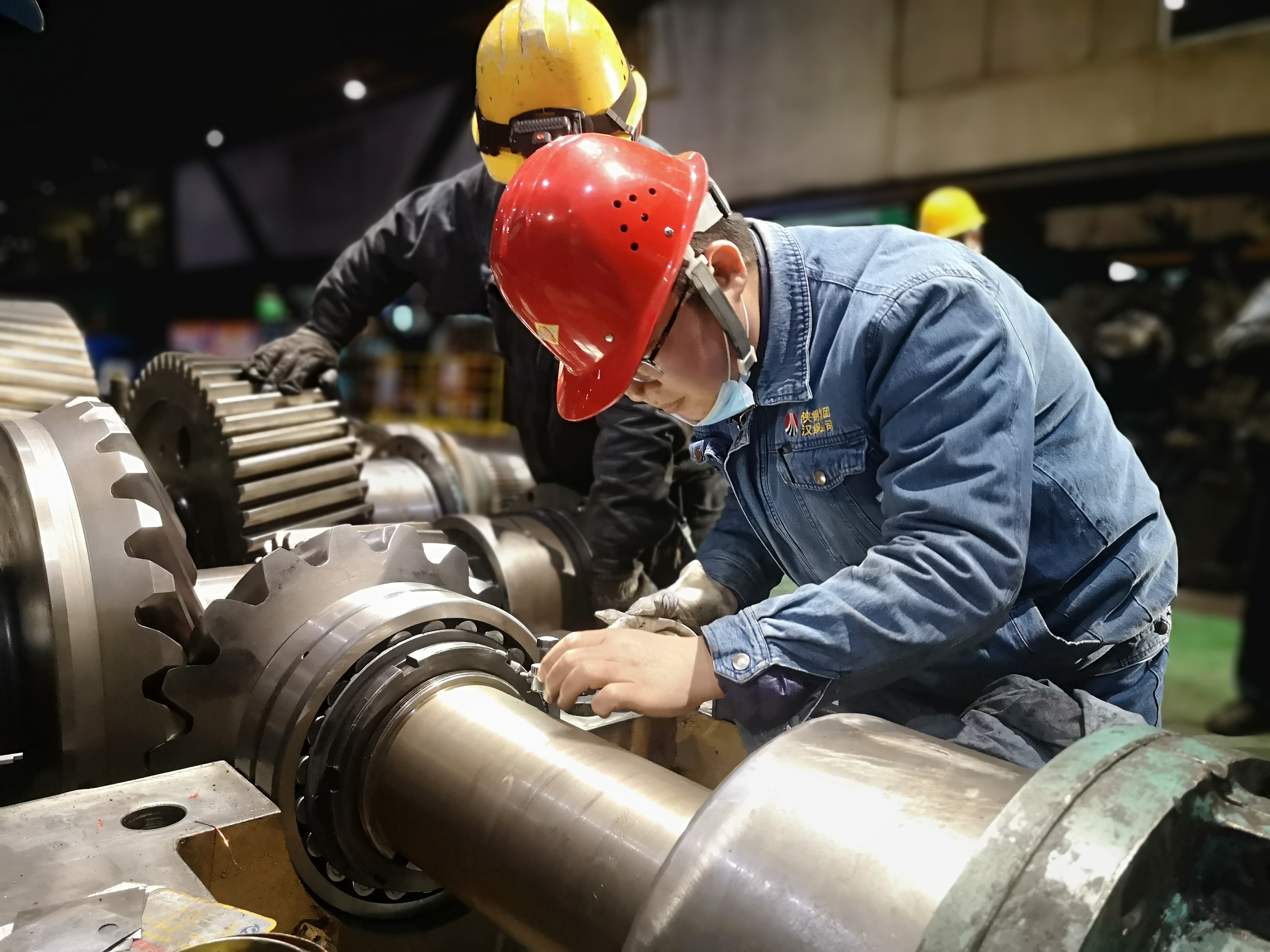 工匠精神保顺行  精细管理增效益 ——记2021年陕钢集团先进工作者赵国徽