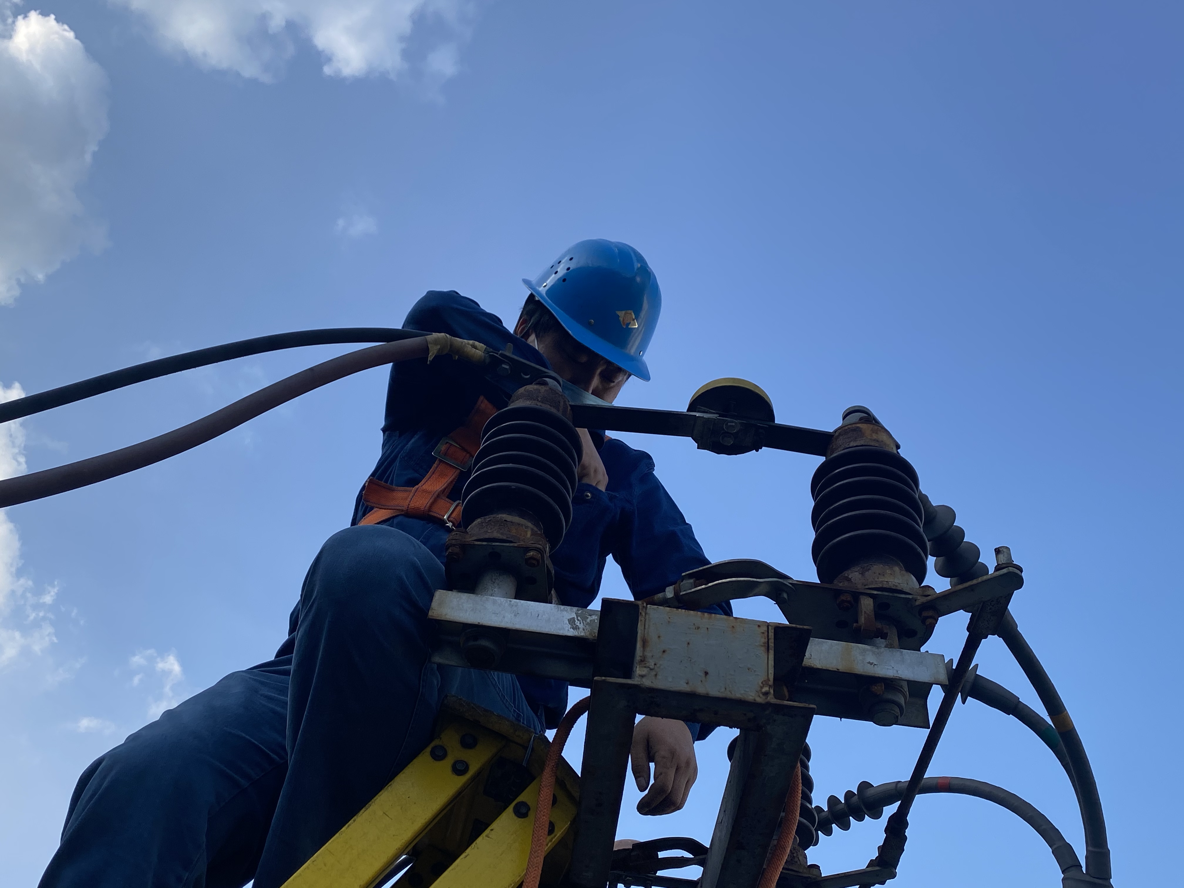 攥指成拳补短板、确保电力系统安全度夏