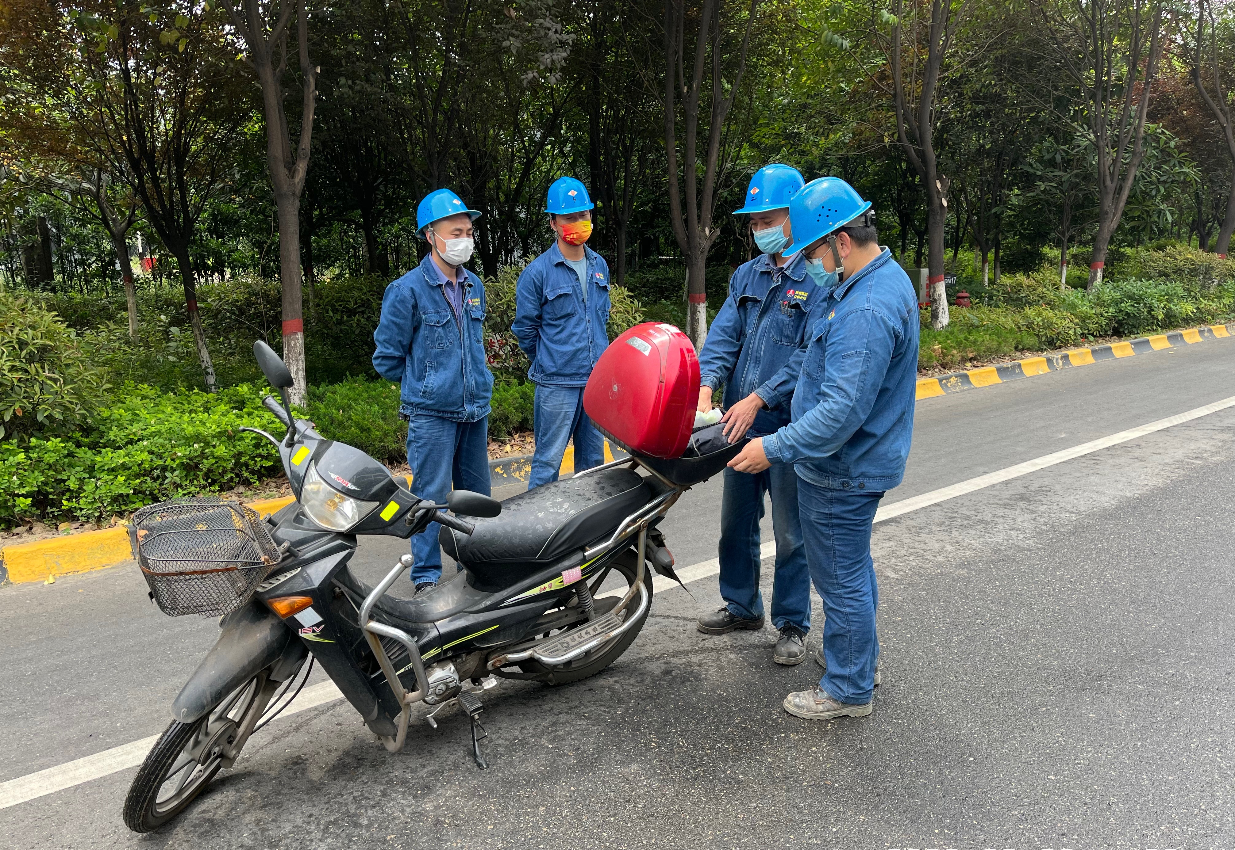 文明出行，从不闯“红灯”开始