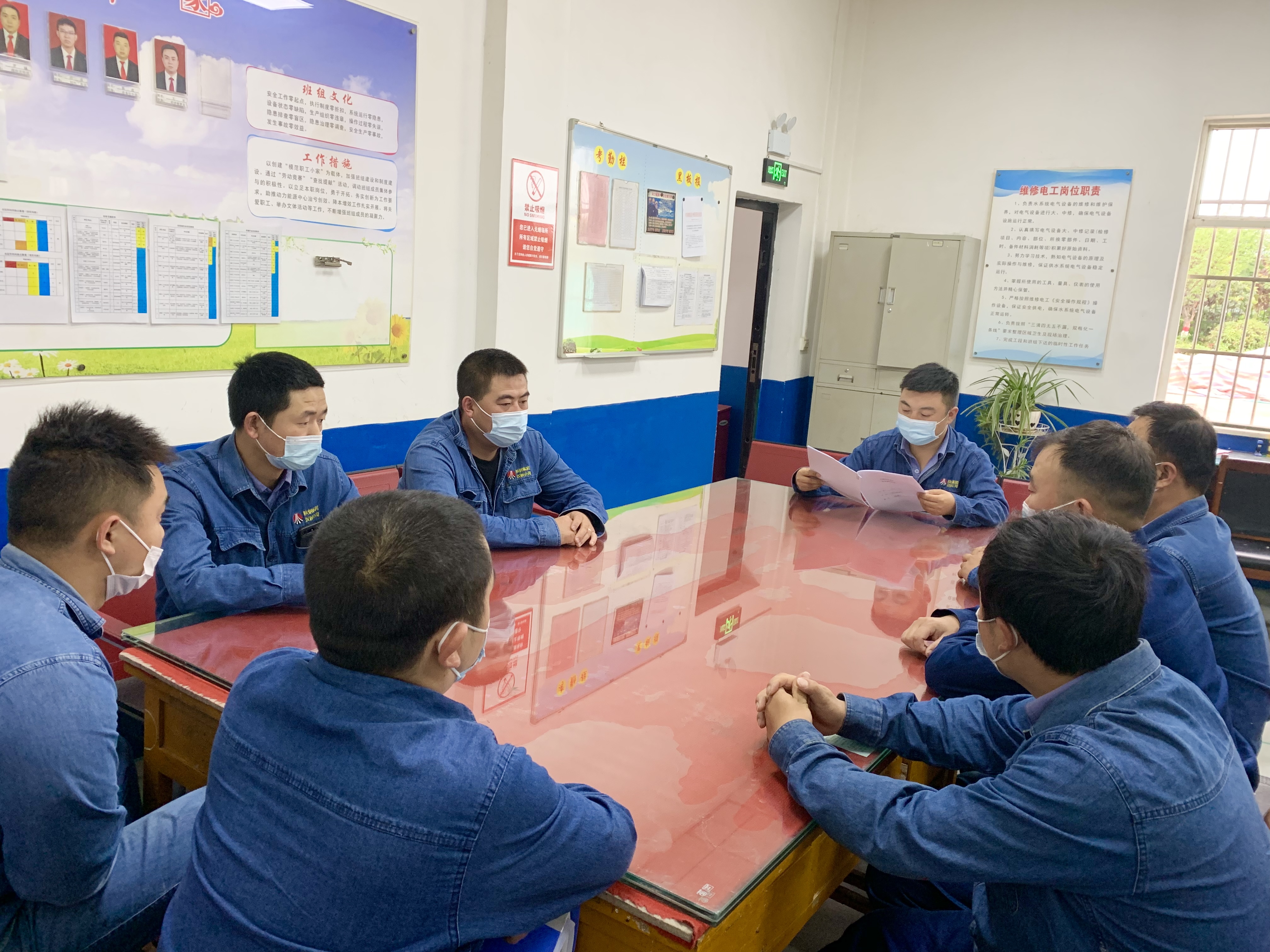 这个党员示范岗 杠杠滴! 这个党员示范岗 杠杠滴!