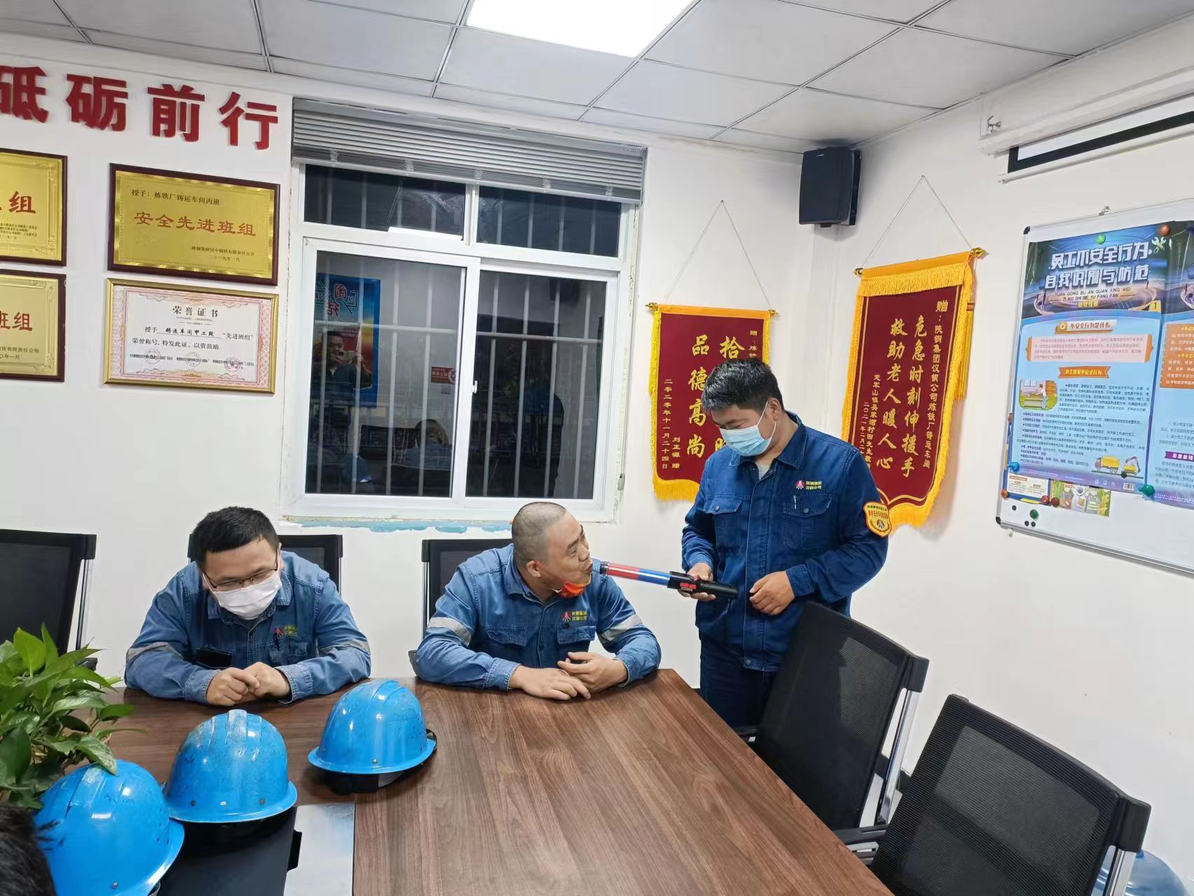 党建领航“红色引擎” 持续点亮“安全绿灯” 党建领航“红色引擎” 持续点亮“安全绿灯”