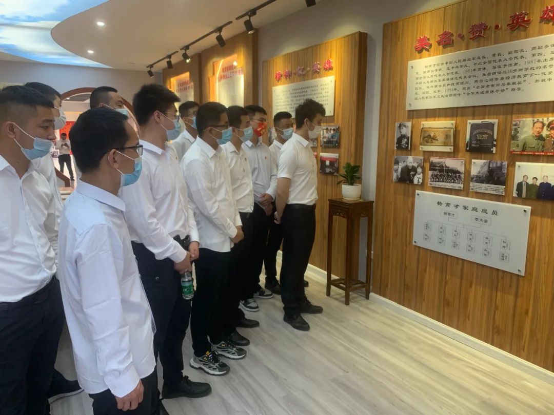 公司团委组织开展“弘扬红色精神，争做时代先锋”主题团日活动