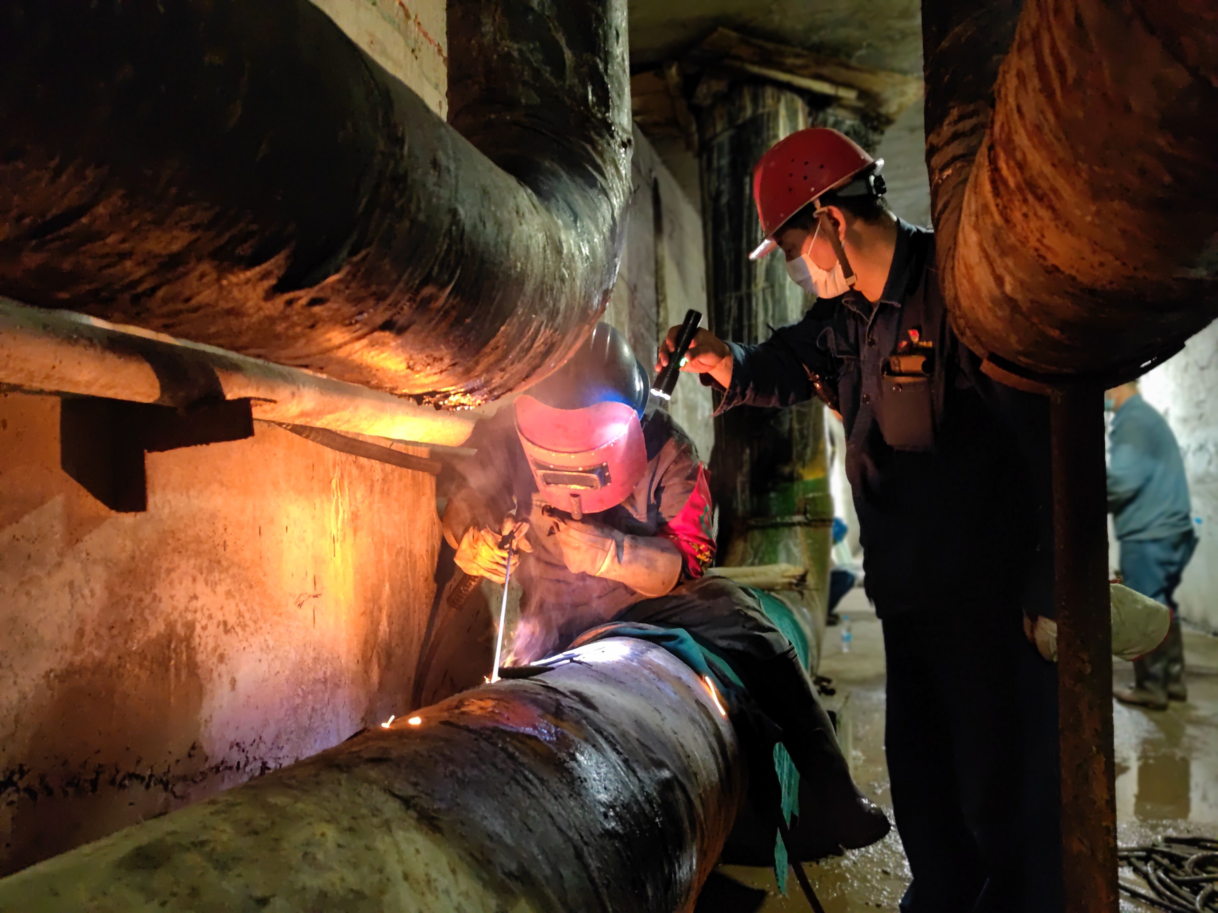 这样的检修人，“暑”你最美