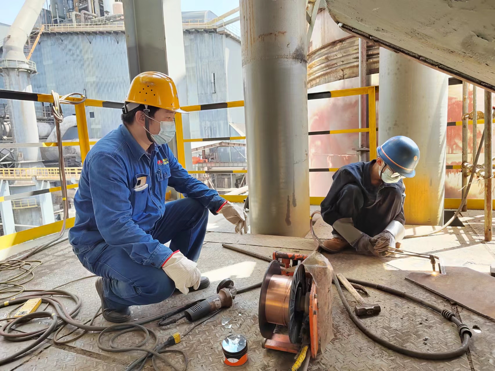 检修现场的多彩画卷 检修现场的多彩画卷