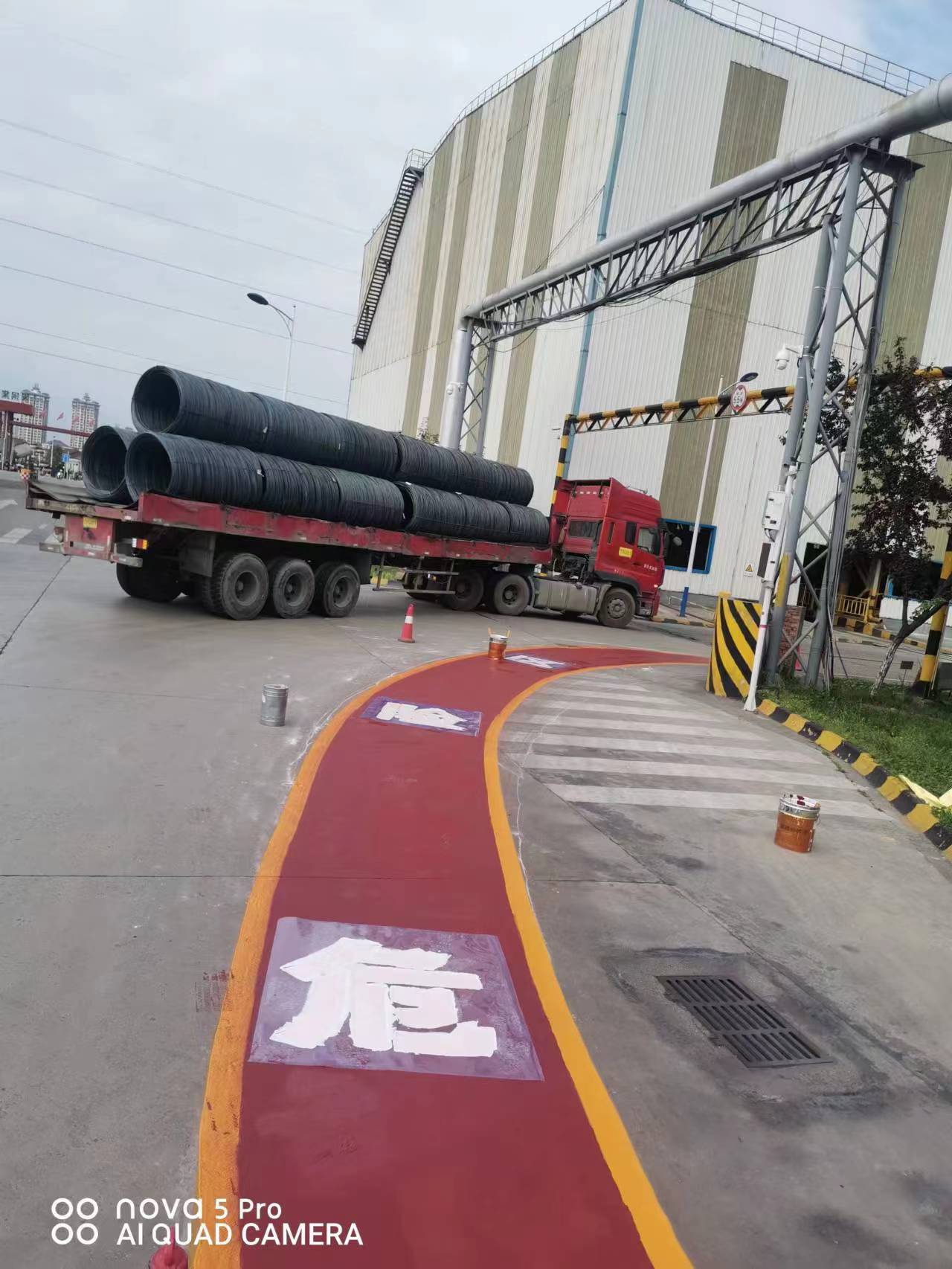 “右转危险区”交通标线亮相汉钢公司 “右转危险区”交通标线亮相汉钢公司