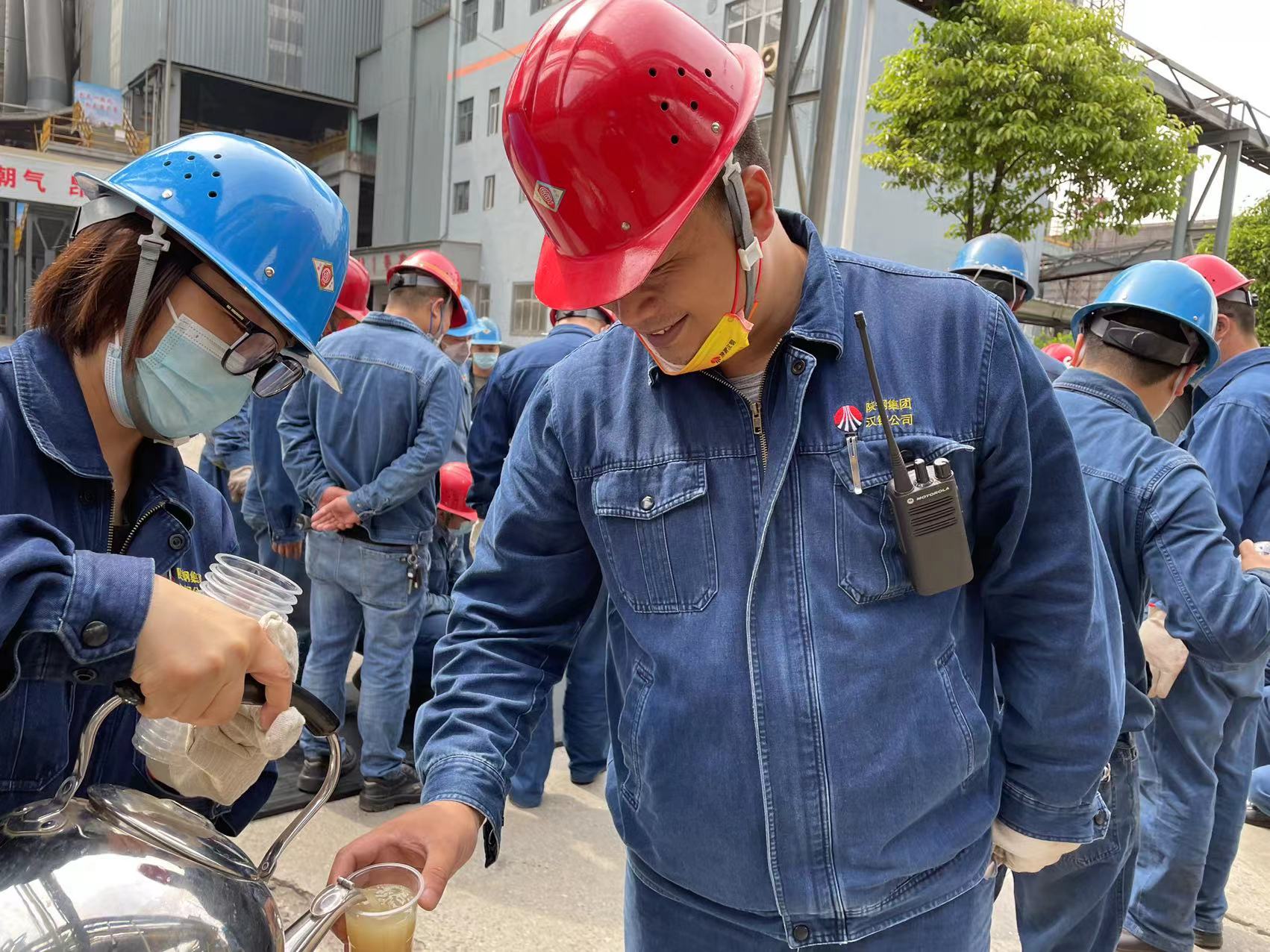 “红色风采”在检修一线彰显 “红色风采”在检修一线彰显