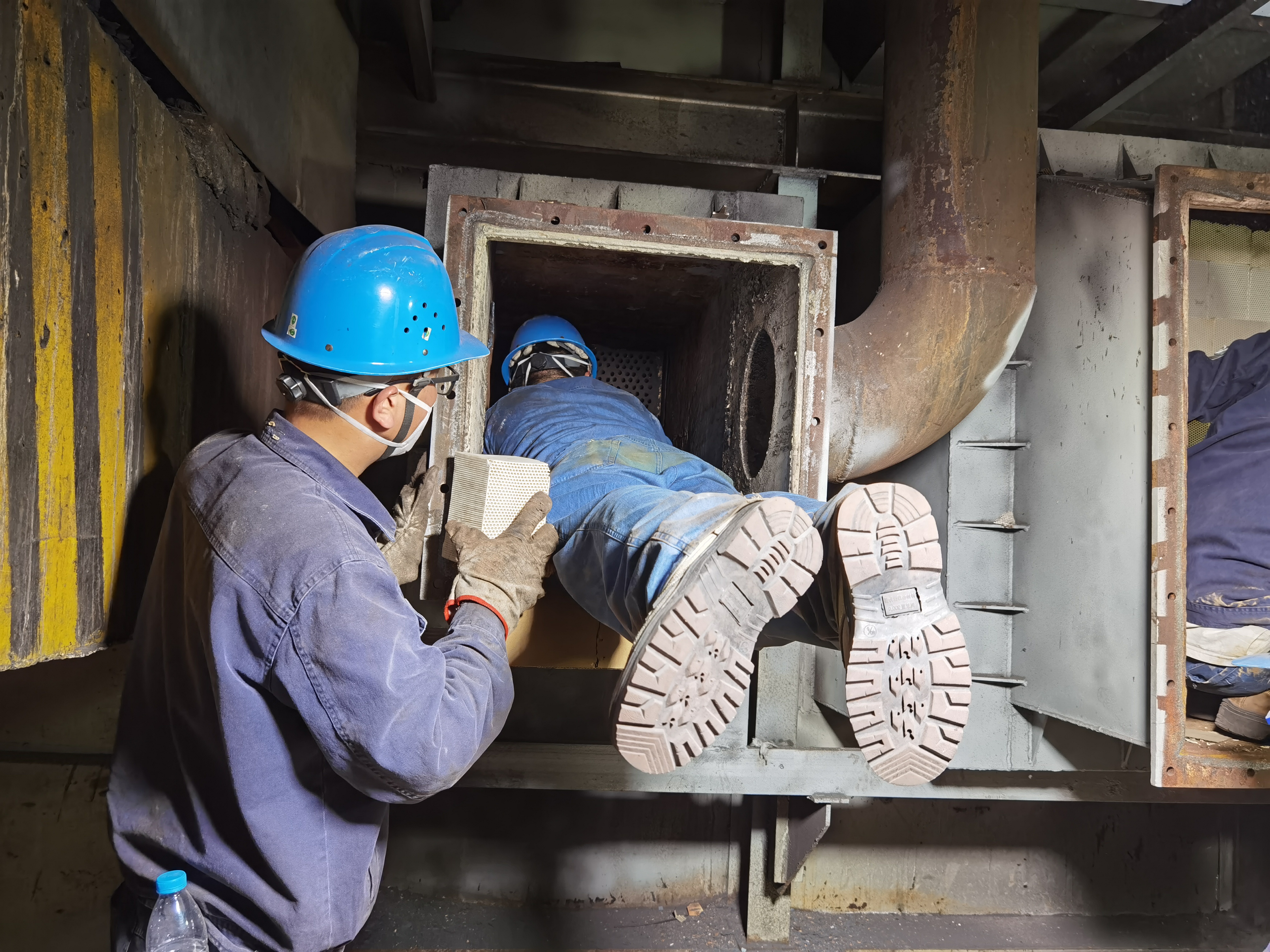 三张“明信片”  展示轧钢奋进者姿态