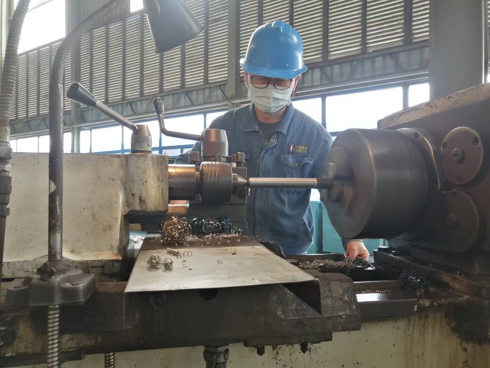 高温“烤”验下的“最帅天团” 高温“烤”验下的“最帅天团”