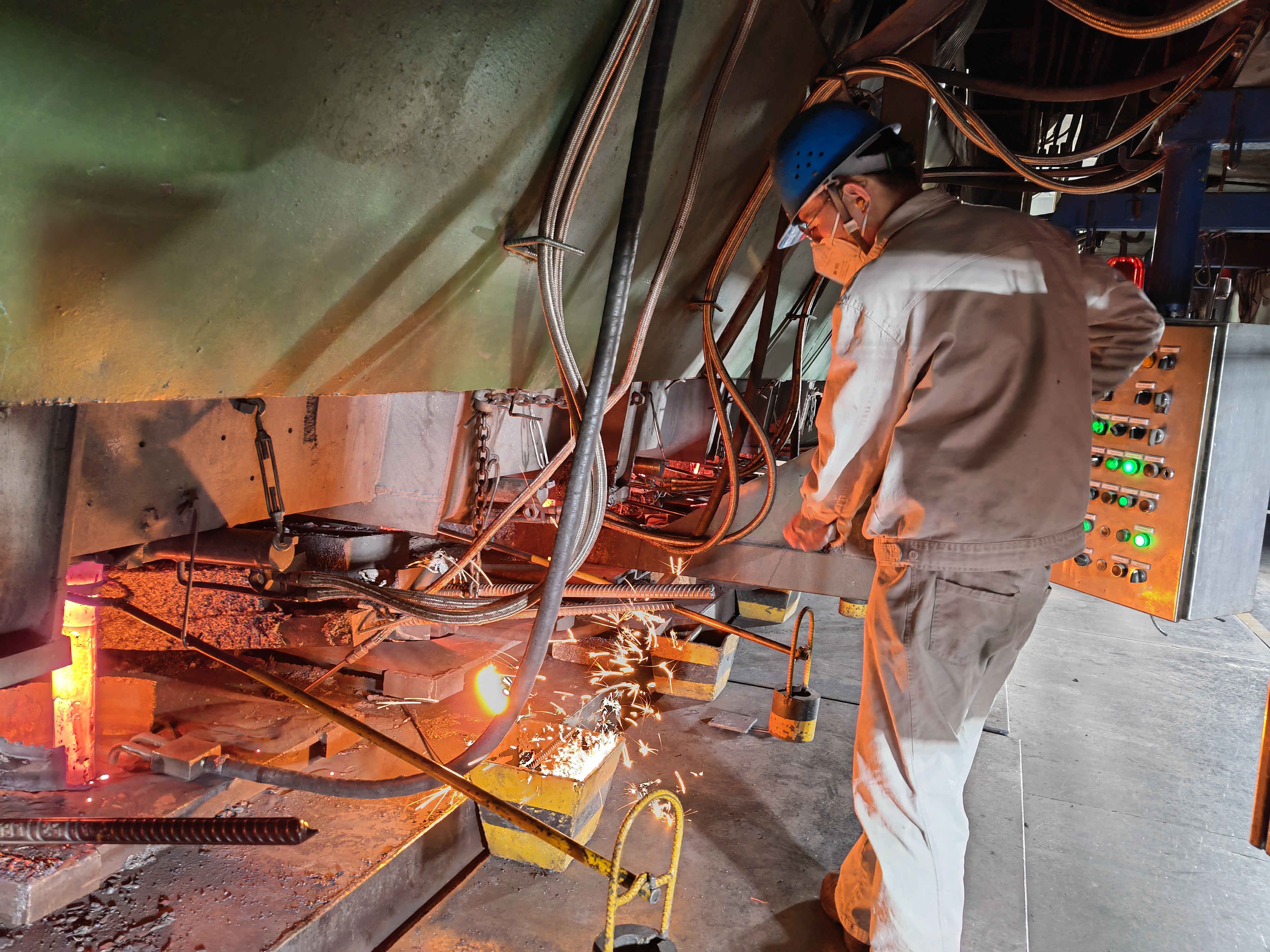 谁说站在光里的才算英雄,他们也是! 谁说站在光里的才算英雄,他们也是!